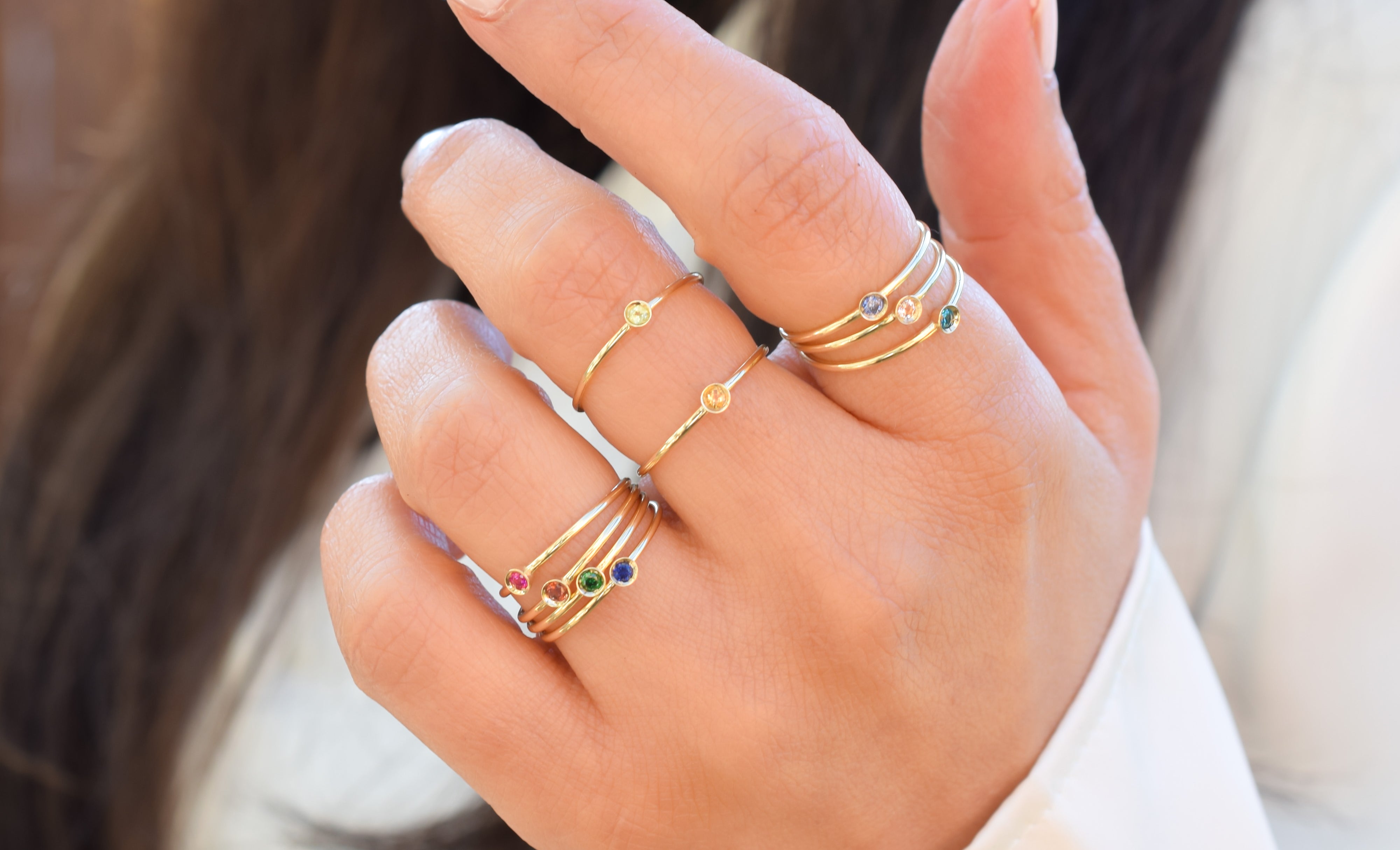 Peridoot ring, gouden peridoot ring, aanschuifring goud, 14k goud ring groene steen