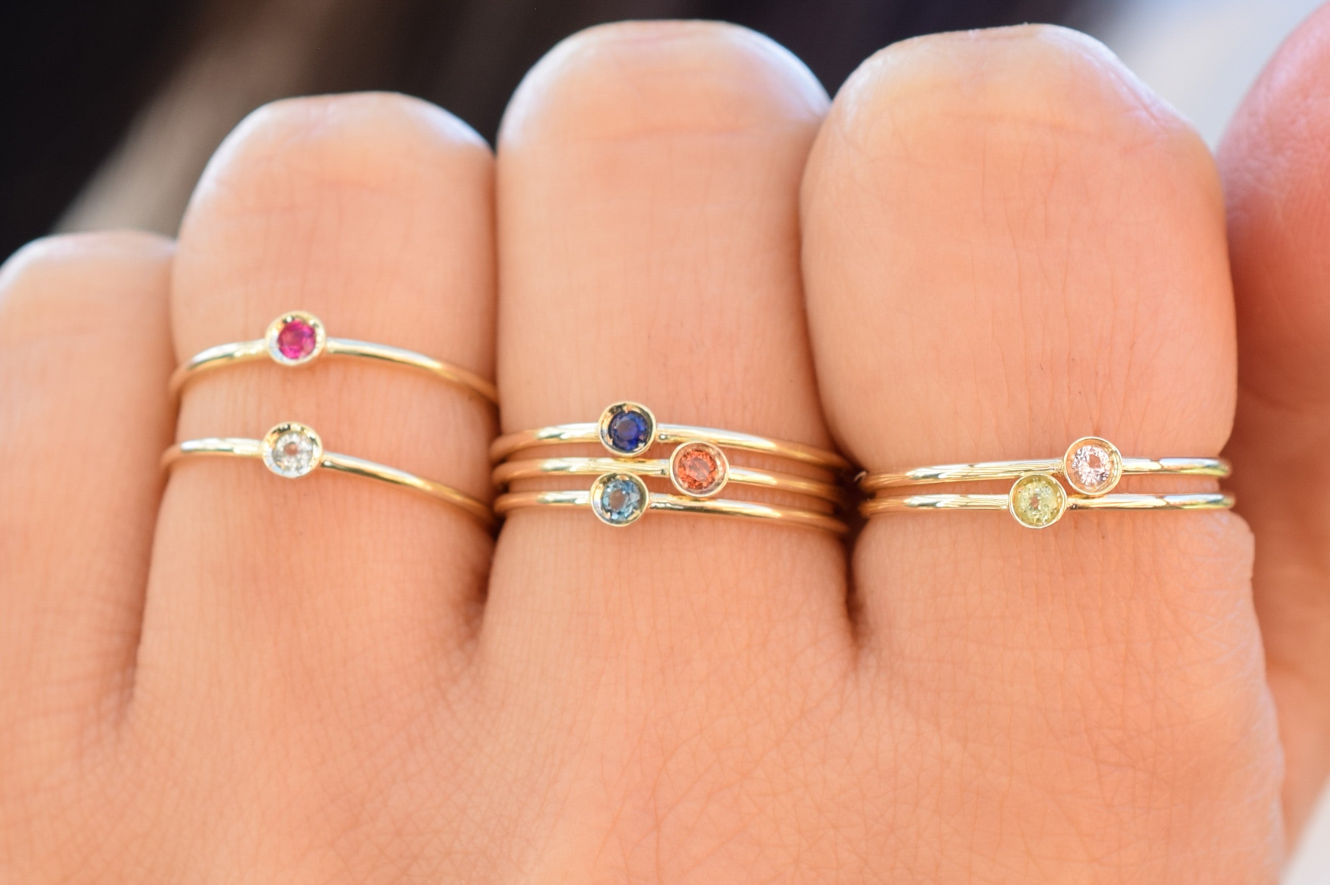 Peridoot ring, gouden peridoot ring, aanschuifring goud, 14k goud ring groene steen