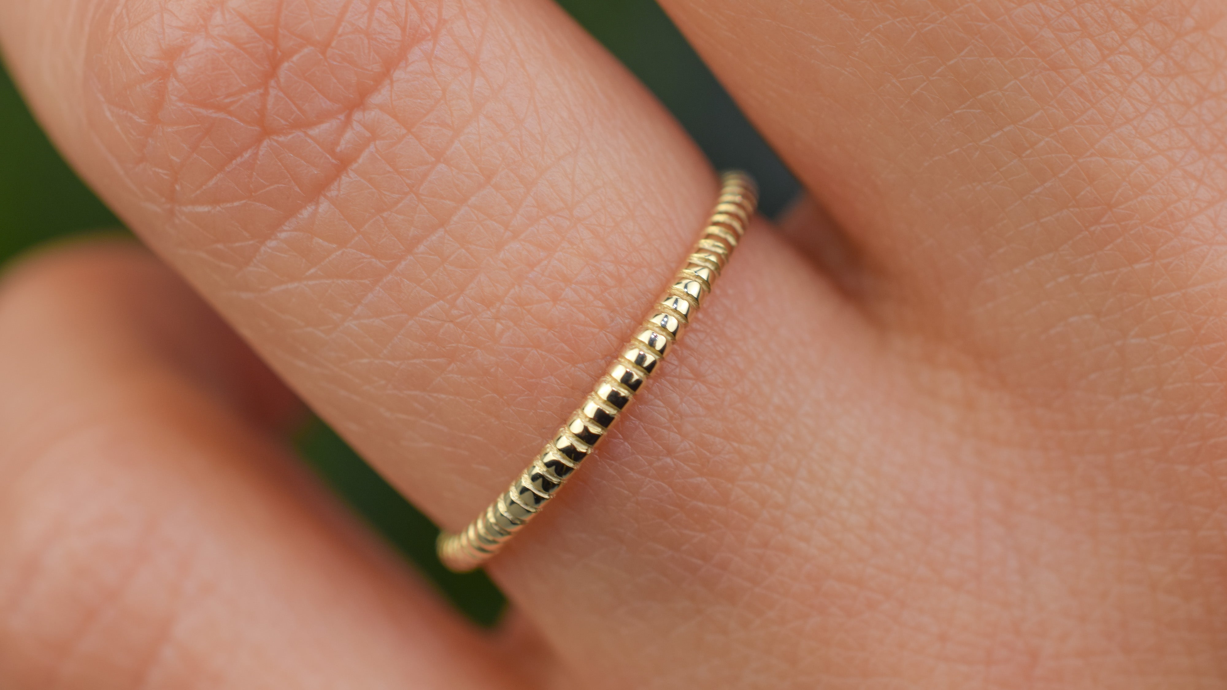 Aanschuifring, ronde ring, 14k gouden ring, subtiele ring, 14k ring, 585 gouden ring, ribbel ring, stacking ring, gouden ribbel ring