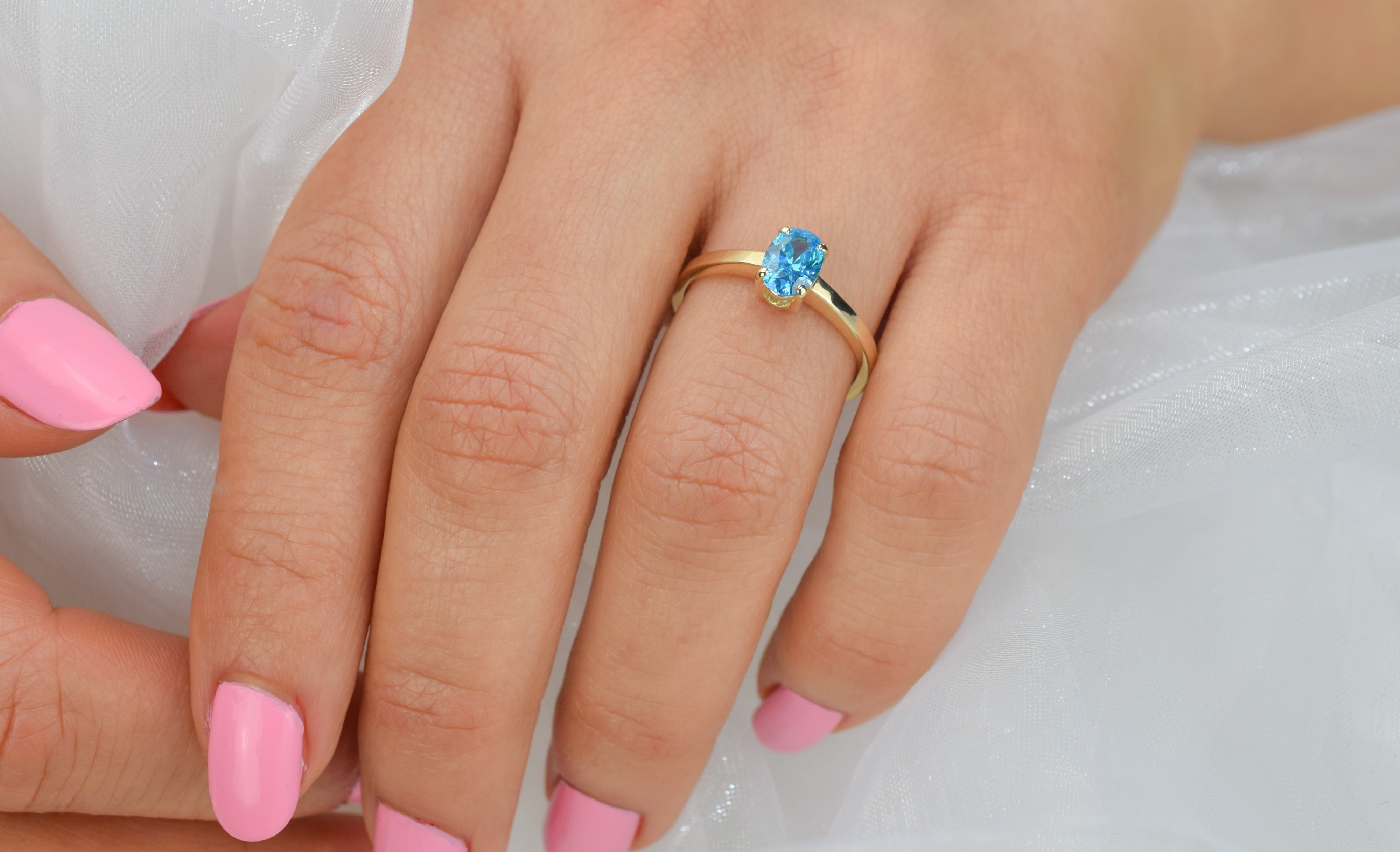 14k swarovski topaas ring, swarovski blauwe ring, 14k gouden ring, geboortesteen ring, 14k ovale topaas ring, natuurlijke topaas ring, birthstone ringen, geboortesteen ring, topaas ring goud, ovaal geslepen ring, 14k solitaire ring