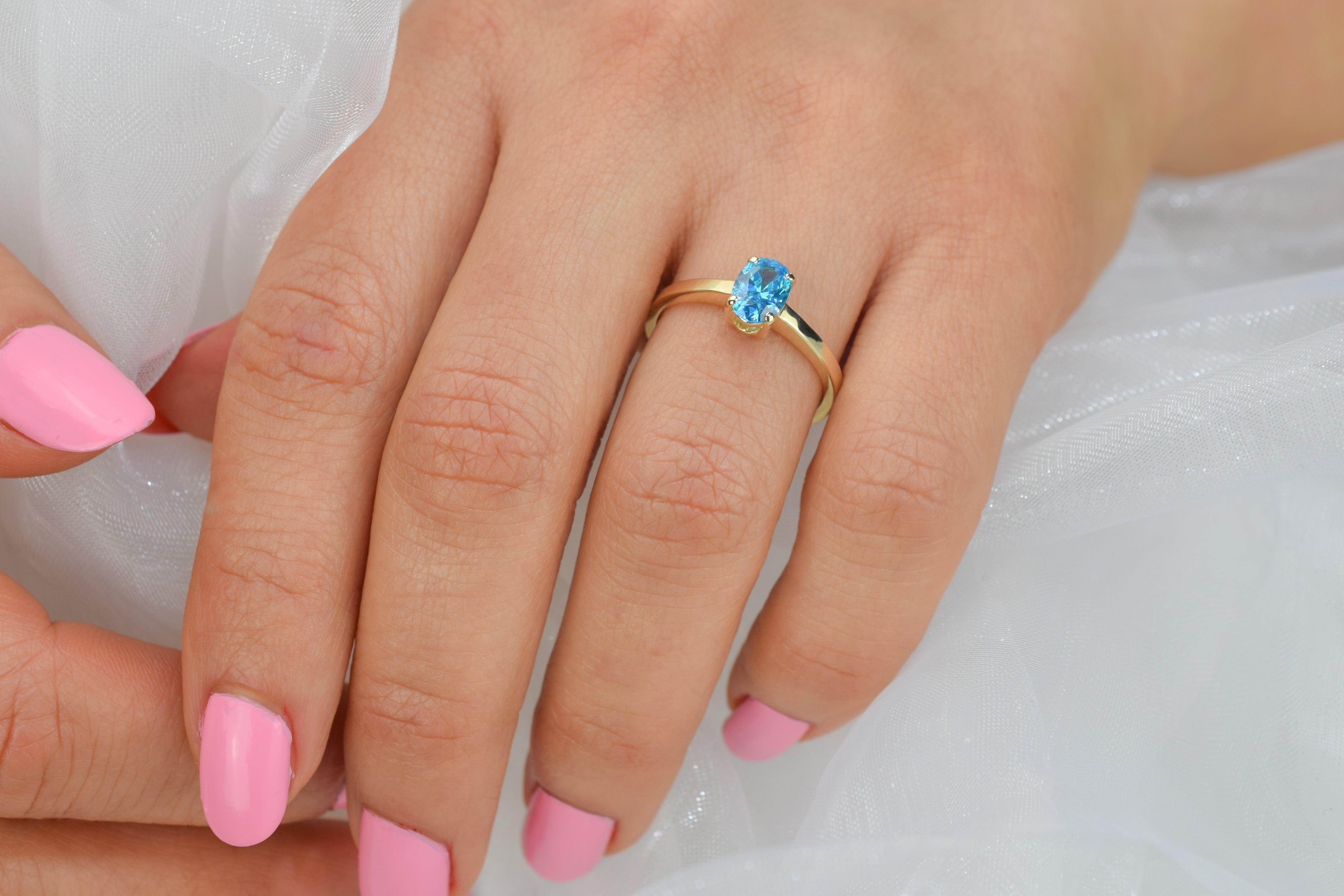 14k swarovski topaas ring, swarovski blauwe ring, 14k gouden ring, geboortesteen ring, 14k ovale topaas ring, natuurlijke topaas ring, birthstone ringen, geboortesteen ring, topaas ring goud, ovaal geslepen ring, 14k solitaire ring