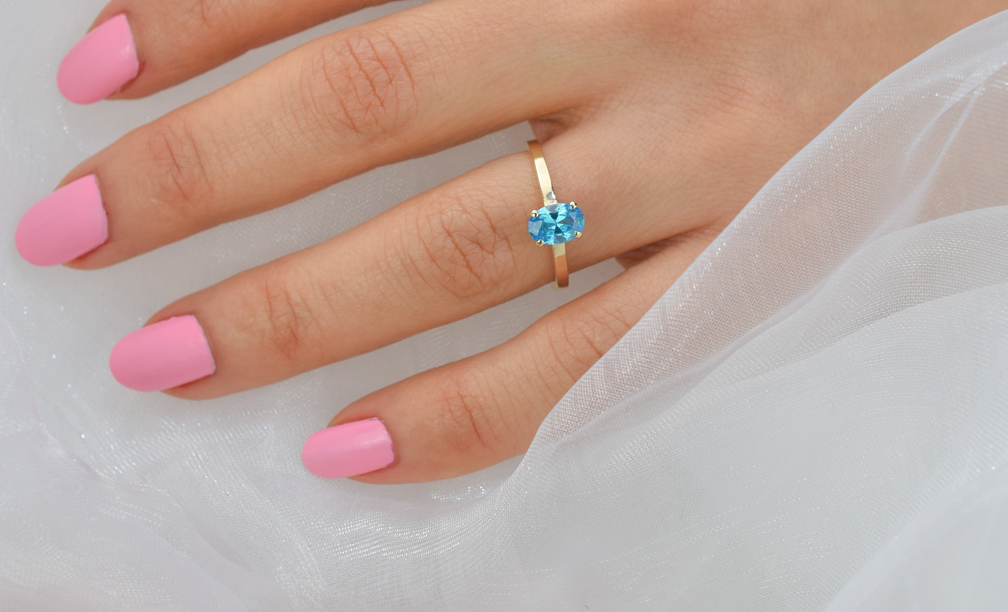 14k swarovski topaas ring, swarovski blauwe ring, 14k gouden ring, geboortesteen ring, 14k ovale topaas ring, natuurlijke topaas ring, birthstone ringen, geboortesteen ring, topaas ring goud, ovaal geslepen ring, 14k solitaire ring