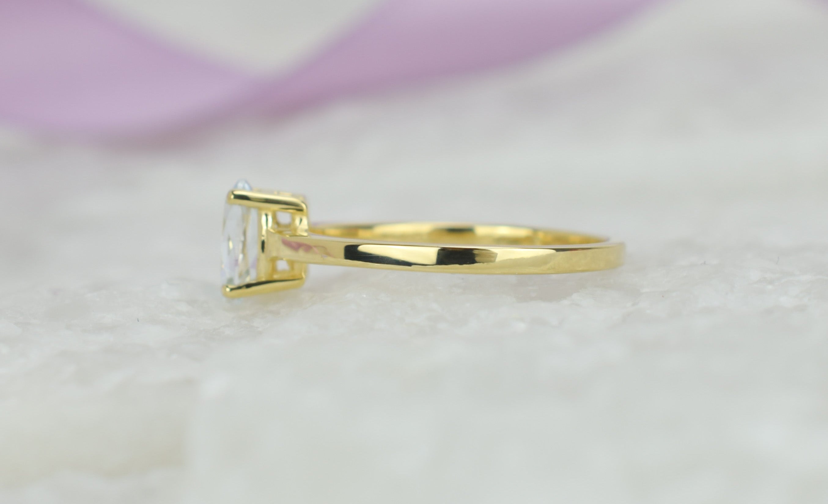 blauwe topaas ring, topaas ring, 14k topaas ring, 14 ring, Swarovski ring, swarovski topaas ring goud, 14k ring birthstone ring, geboortesteen ring, blauwe ring goud, verlovingsring goud, 14k trouw ring