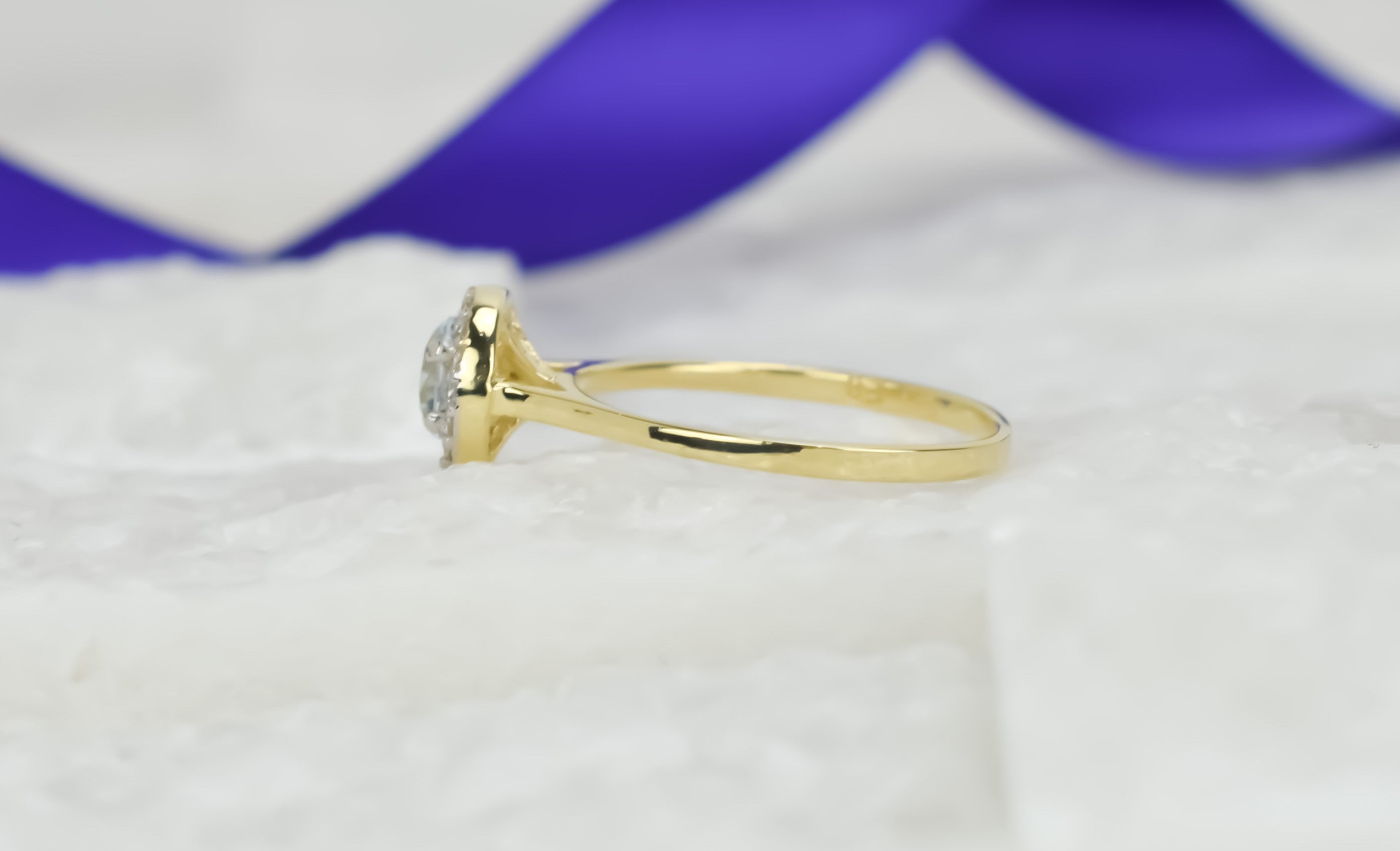 14k swarovski ring, swarovski goud, swarovski topaas ring, ring birthstone, november geboortesteen, ronde topaas ring, 14k gouden ring, 14k ronde blauwe steen ring