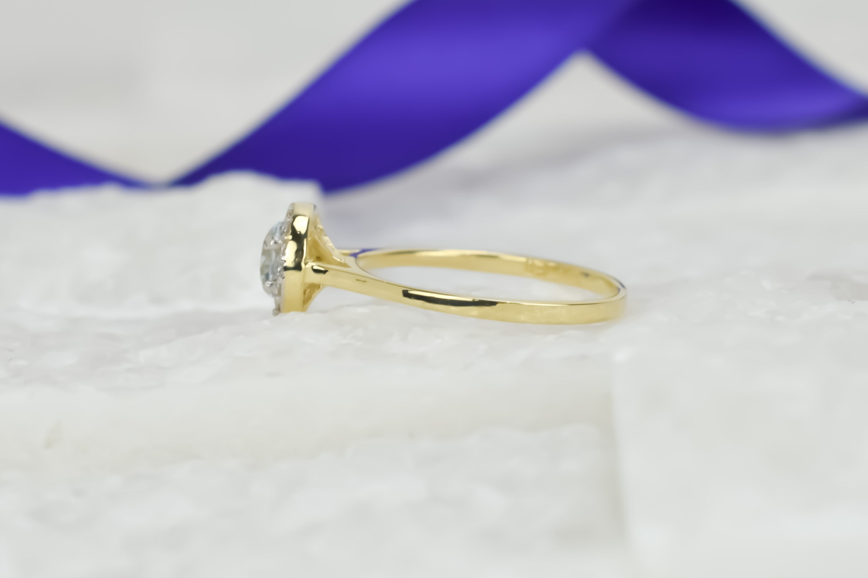 14k swarovski ring, swarovski goud, swarovski topaas ring, ring birthstone, november geboortesteen, ronde topaas ring, 14k gouden ring, 14k ronde blauwe steen ring