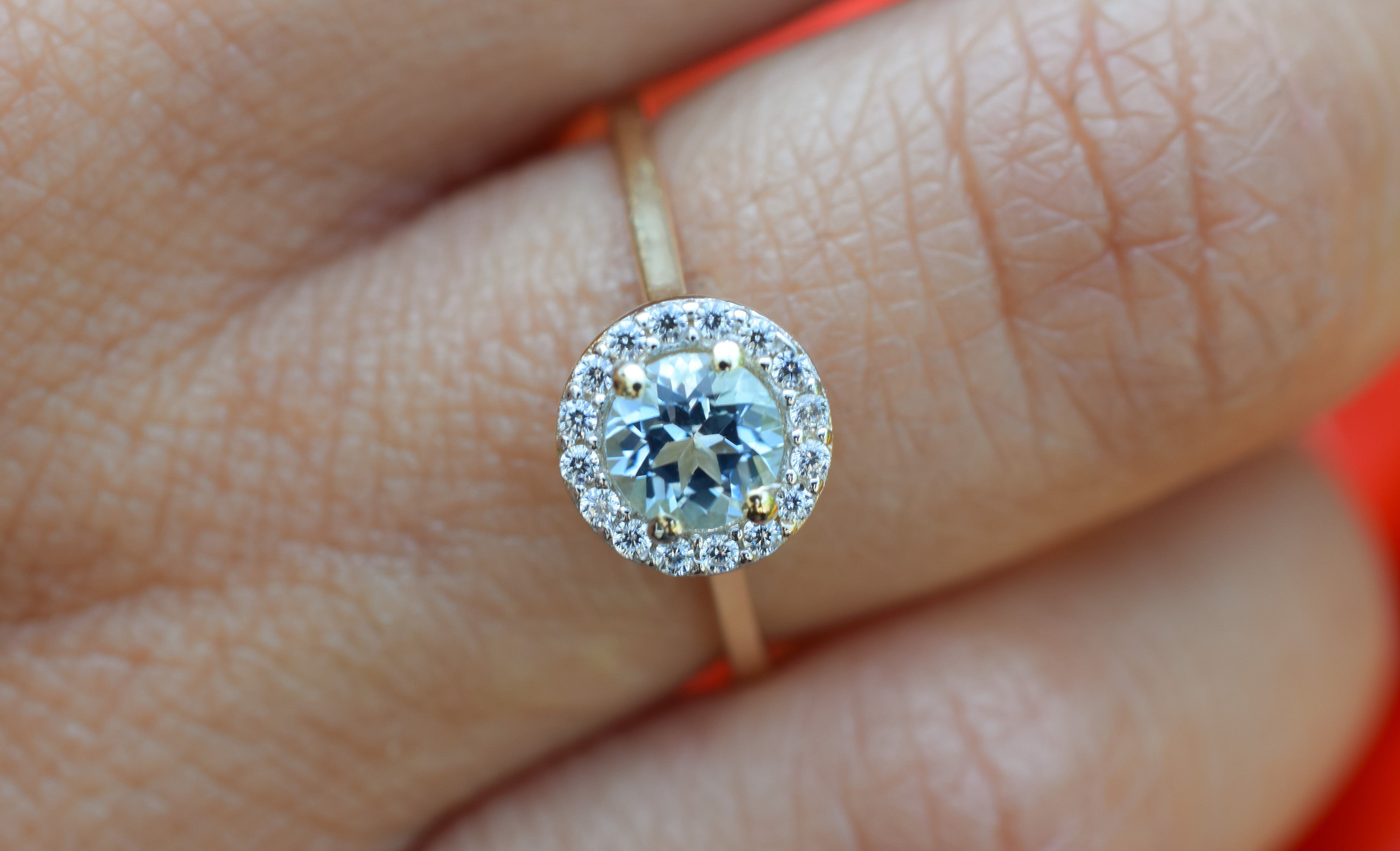 14k swarovski ring, swarovski goud, swarovski topaas ring, ring birthstone, november geboortesteen, ronde topaas ring, 14k gouden ring, 14k ronde blauwe steen ring