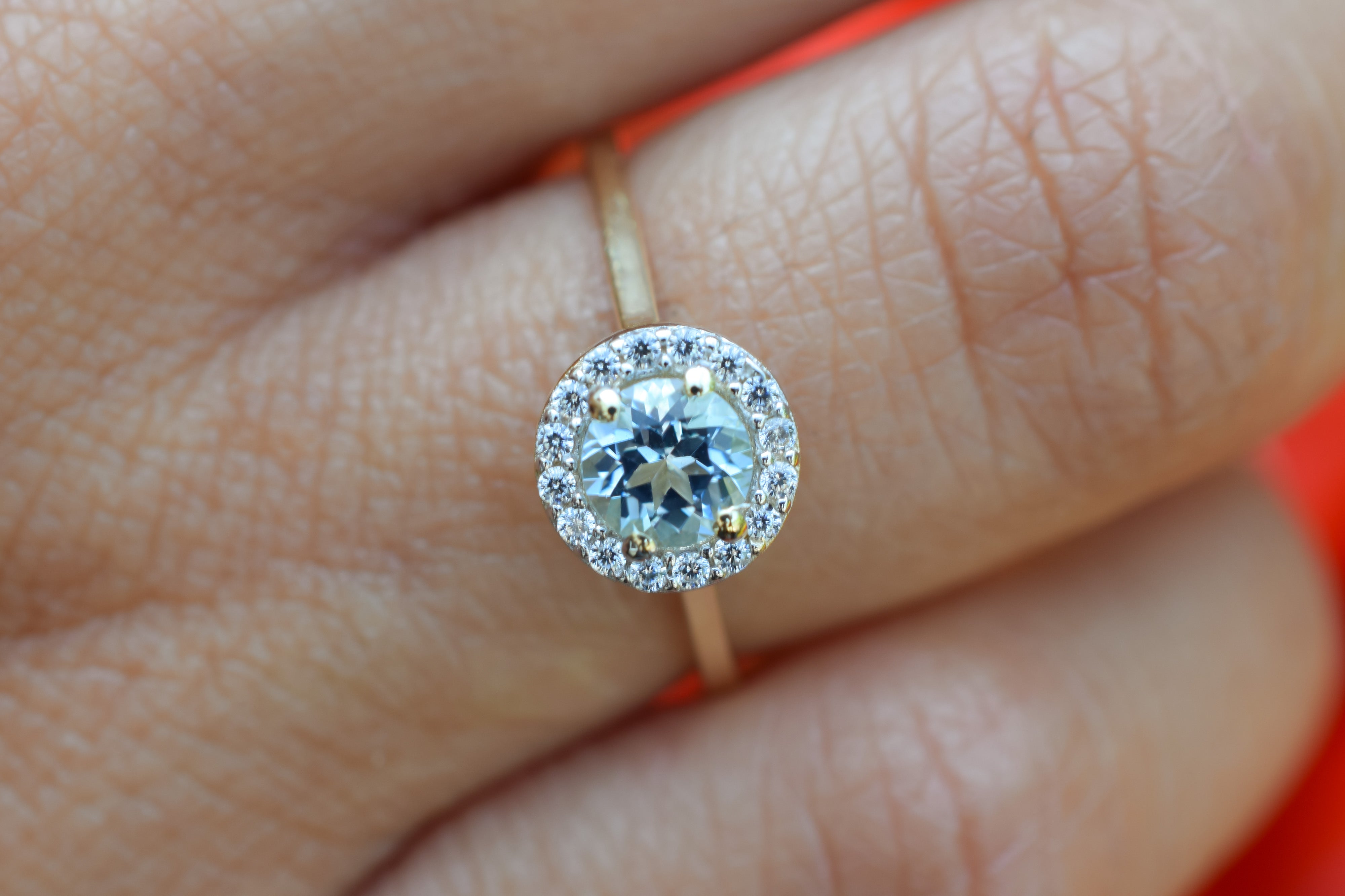 14k swarovski ring, swarovski goud, swarovski topaas ring, ring birthstone, november geboortesteen, ronde topaas ring, 14k gouden ring, 14k ronde blauwe steen ring