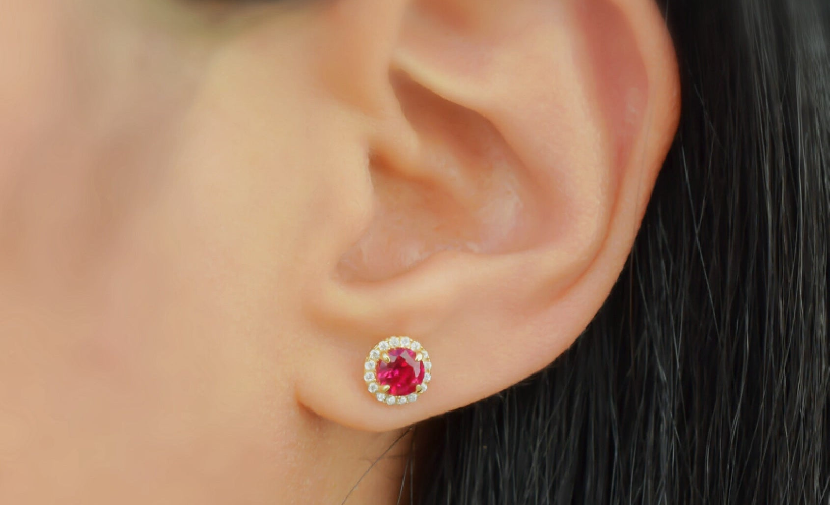 gouden robijn oorbellen, oorbellen robij, 18k gouden robijn oorsieraden, oorbellen ruby, ruby gold oorbellen, birthstone oorbellen, geboortesteen oorbellen, rode oorbellen, ronde oorbellen, gouden ruby oorknoppen, sieraden, gouden sieraden, zilveren rode oorbellen