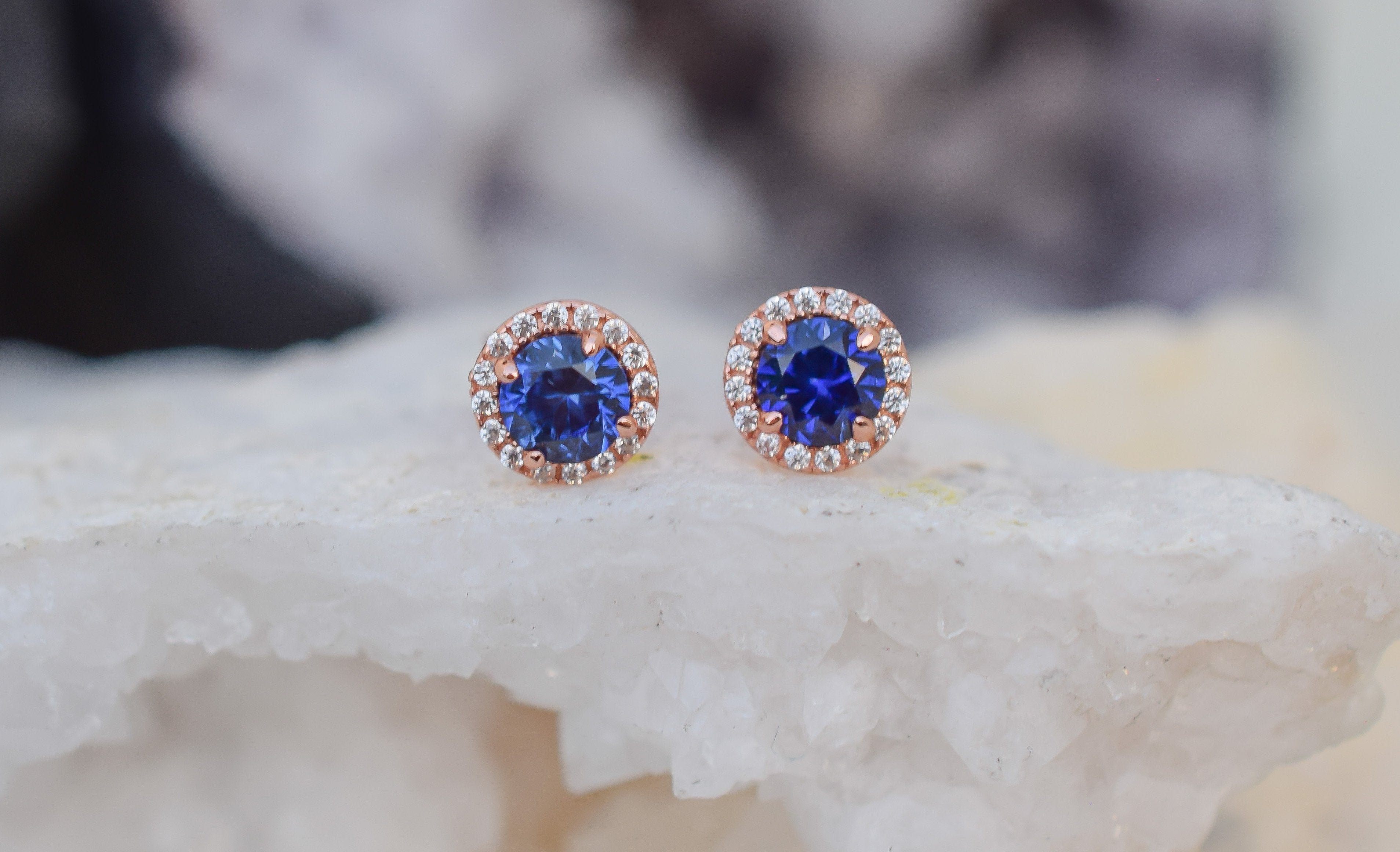 saffier oorbellen, 18k gouden saffier oorbellen, blauwe oorbellen, geboortesteen oorbellen, birthstone earrings, sapphire earrings gold, bemyjewels, sieraden, jewelry