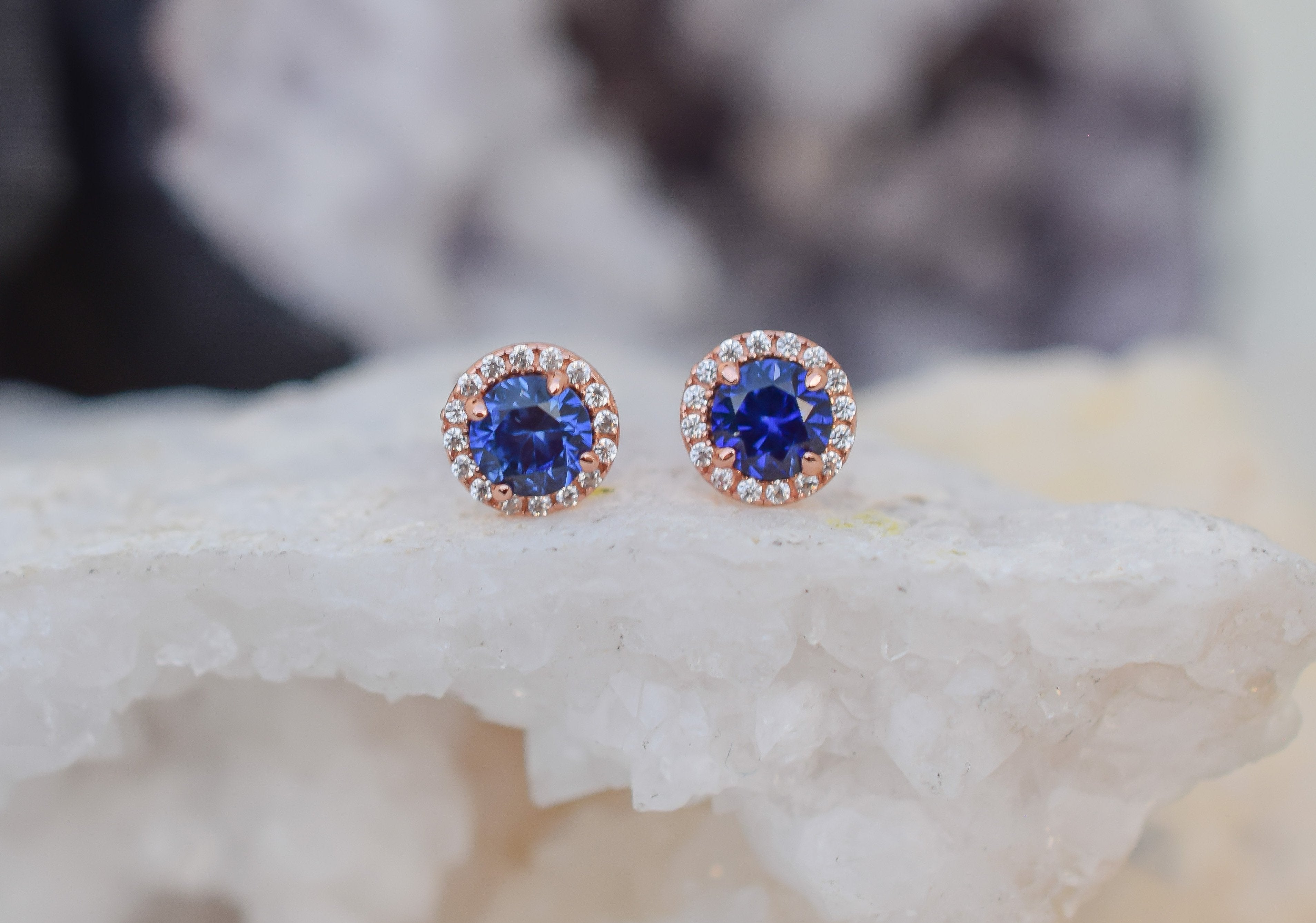 saffier oorbellen, 18k gouden saffier oorbellen, blauwe oorbellen, geboortesteen oorbellen, birthstone earrings, sapphire earrings gold, bemyjewels, sieraden, jewelry