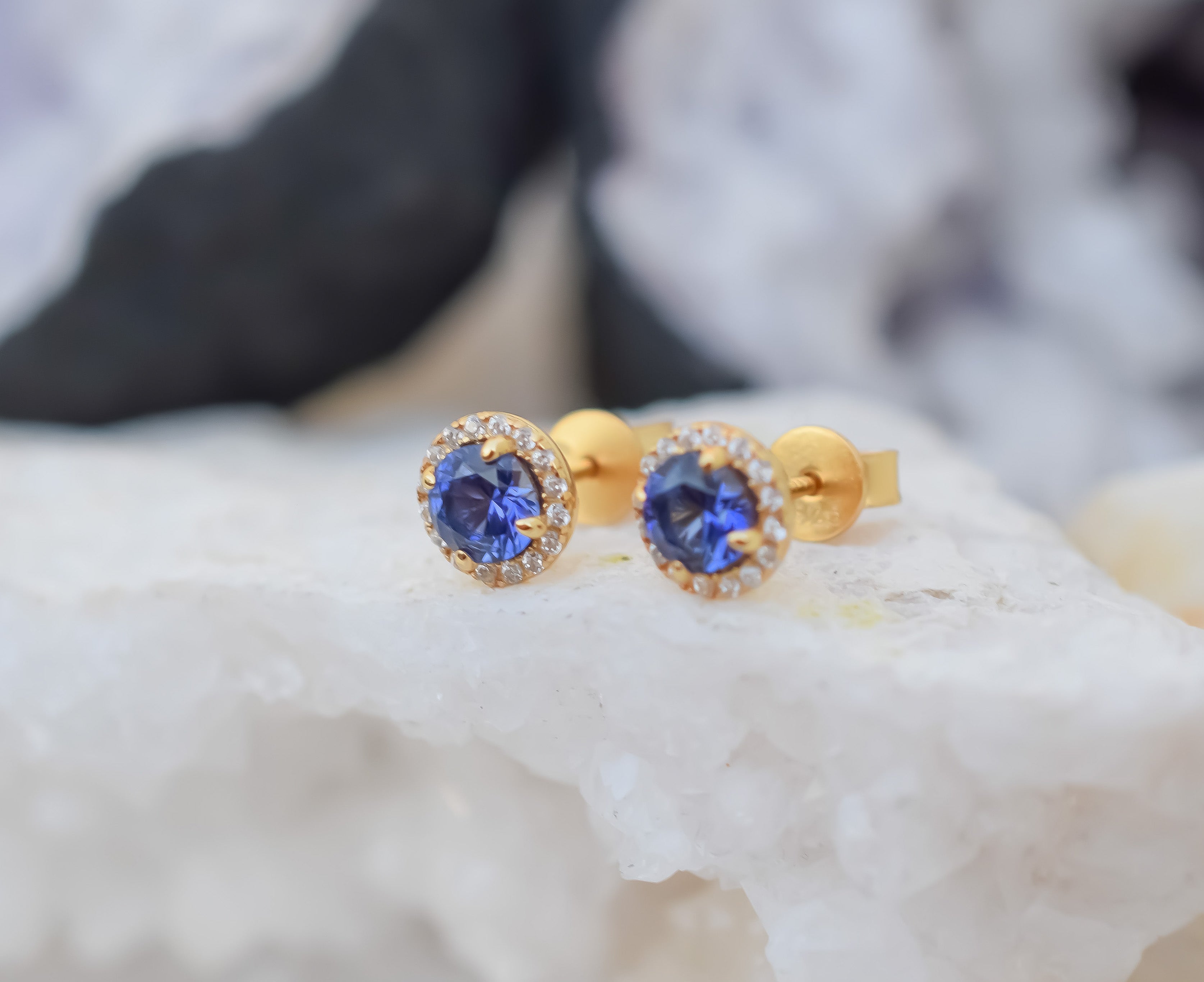 saffier oorbellen, 18k gouden saffier oorbellen, blauwe oorbellen, geboortesteen oorbellen, birthstone earrings, sapphire earrings gold, bemyjewels, sieraden, jewelry