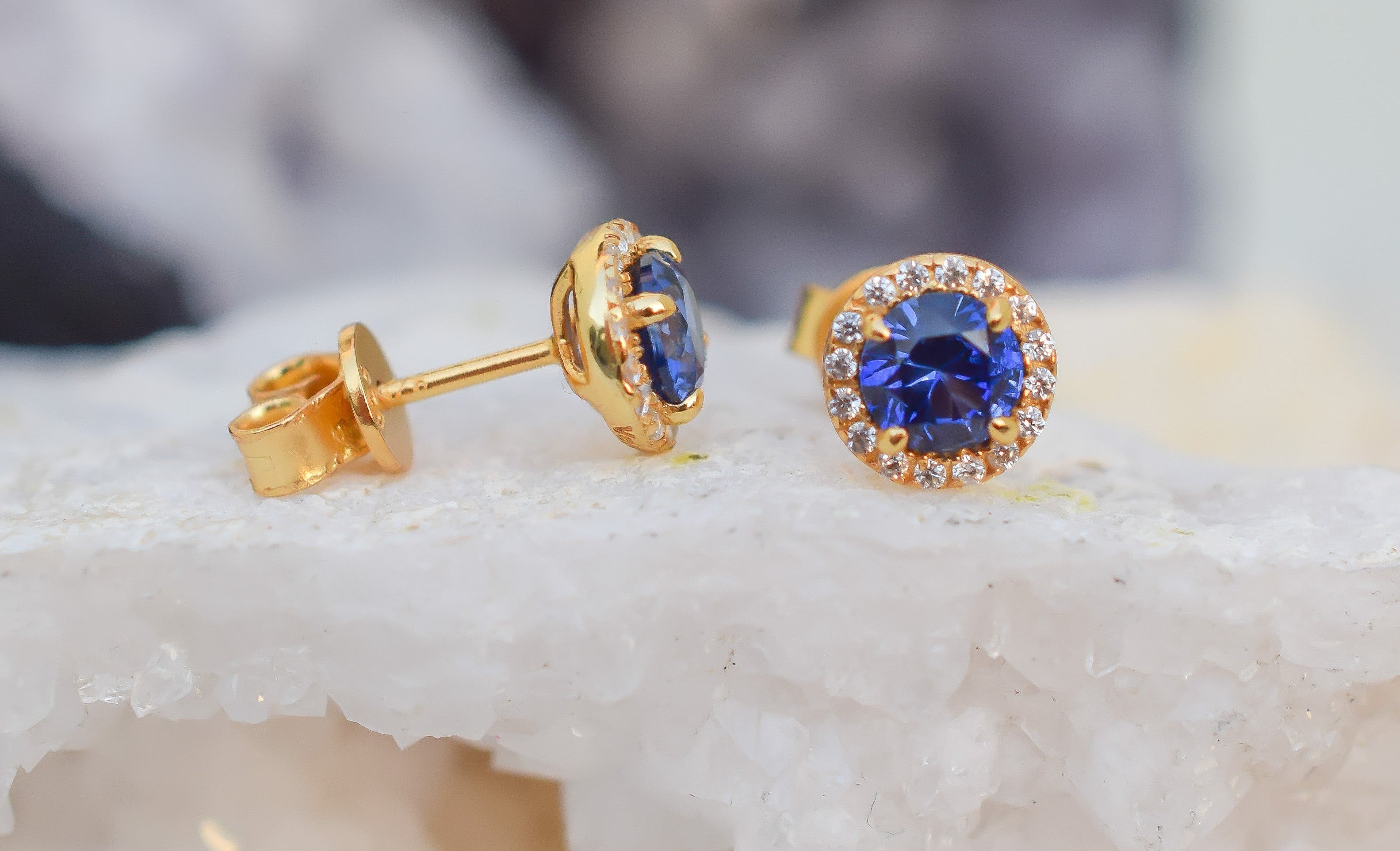 saffier oorbellen, 18k gouden saffier oorbellen, blauwe oorbellen, geboortesteen oorbellen, birthstone earrings, sapphire earrings gold, bemyjewels, sieraden, jewelry