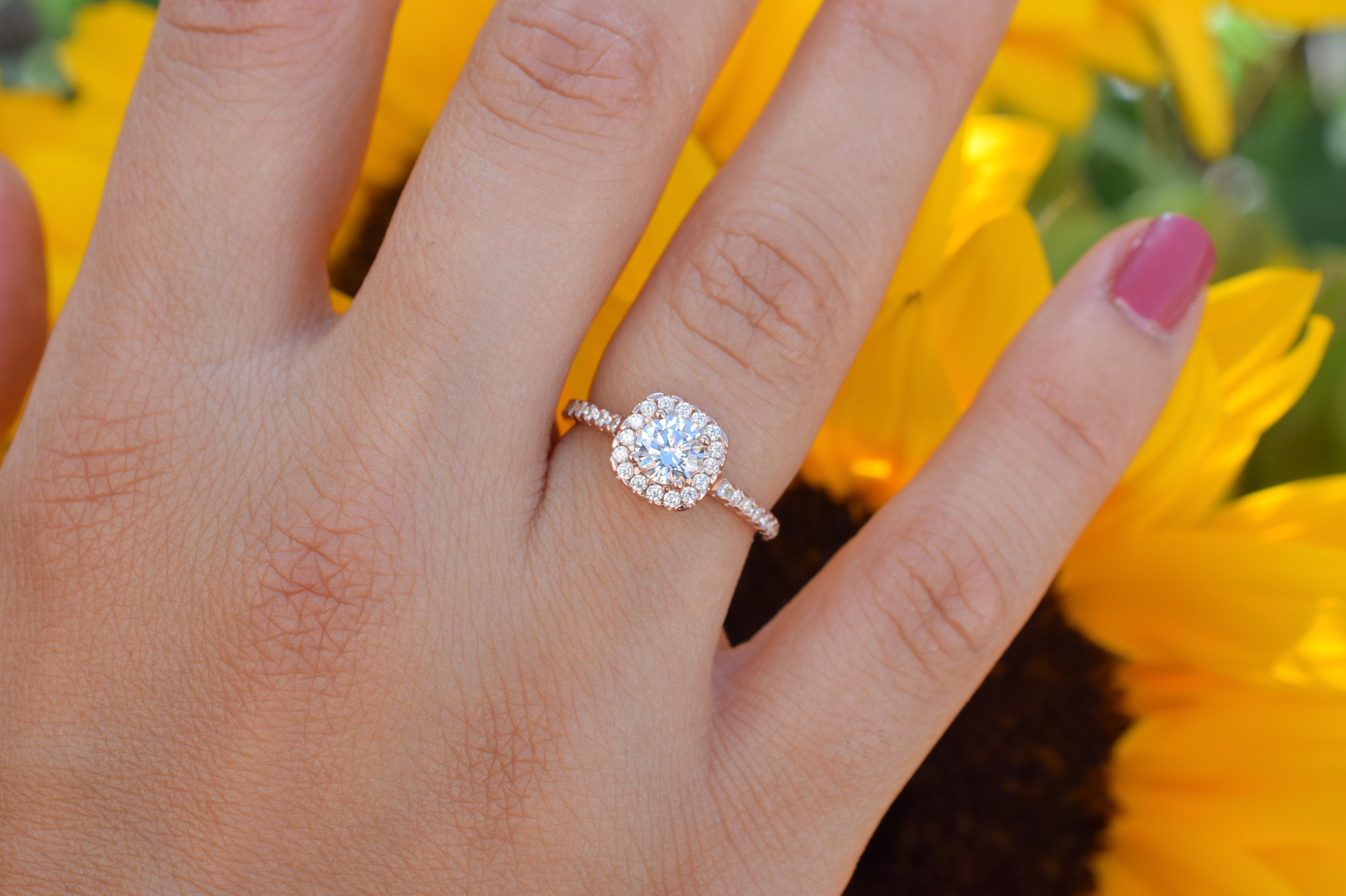 verlovingsring goud, gouden verlovingsring, zilveren verlovingsring, rosegouden verlovingsring, ring met stenen, solitaire zilveren ring met solitaire steen, vierkante ring, zilveren vierkante ring, gouden vierkante ring