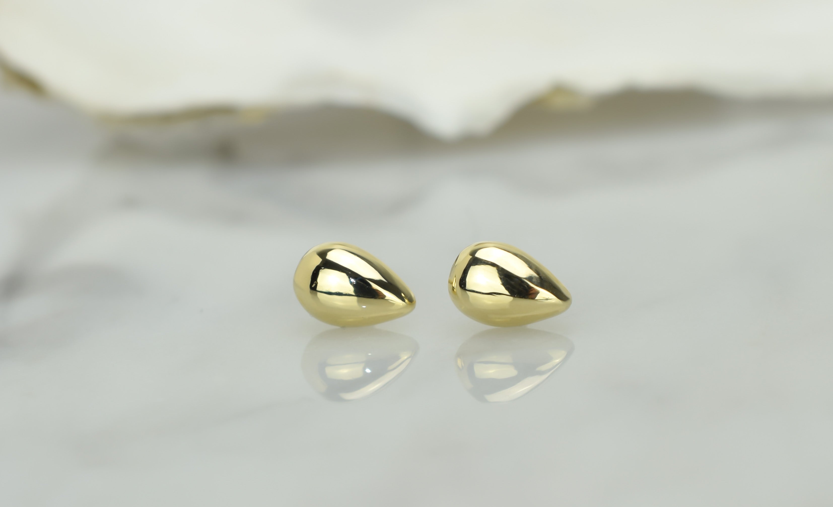 14 karaat goud oorknoppen, oorknoppen 14k druppelvormige, kleine oorbellen voor dames, traanvormige oorbellen