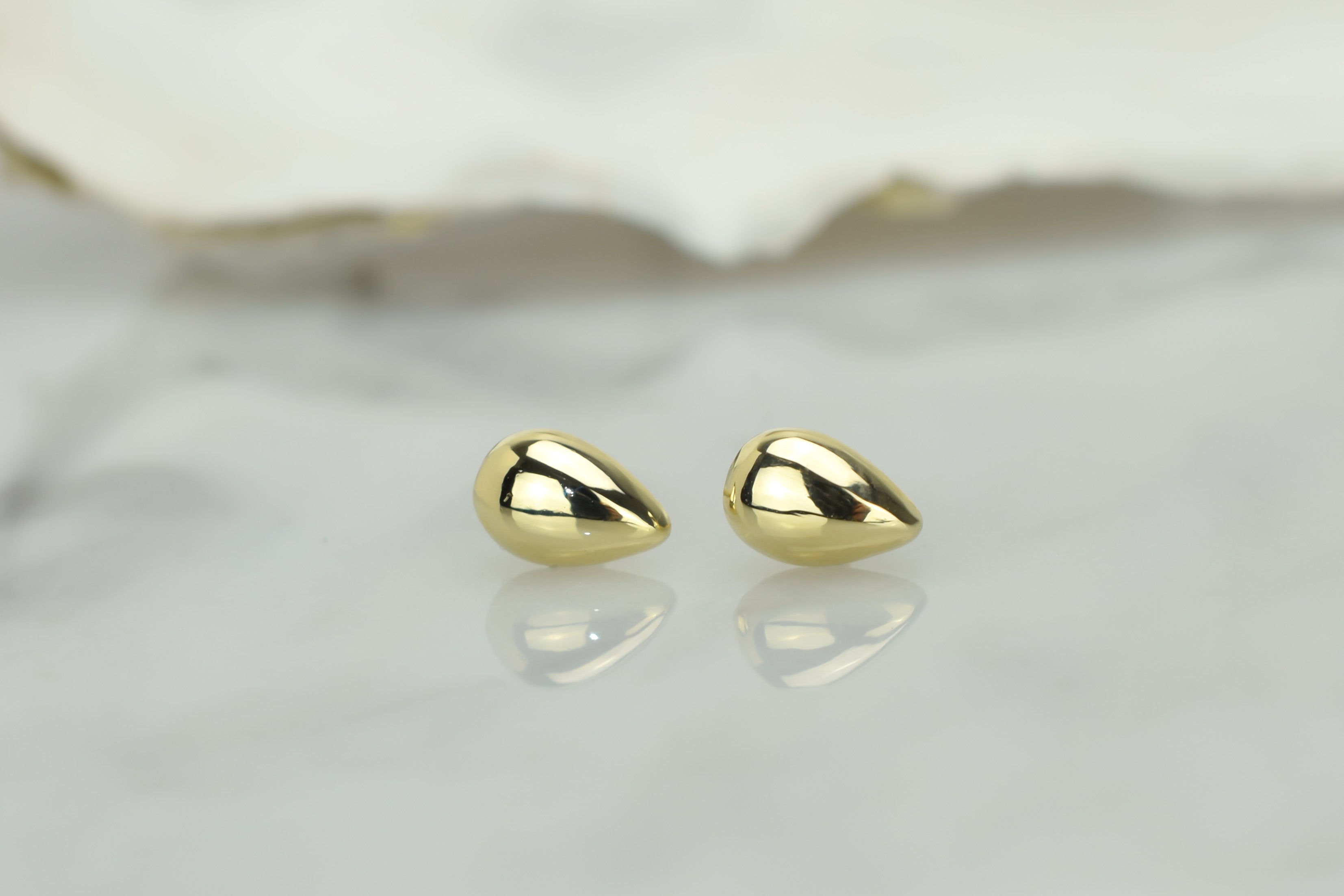 14 karaat goud oorknoppen, oorknoppen 14k druppelvormige, kleine oorbellen voor dames, traanvormige oorbellen
