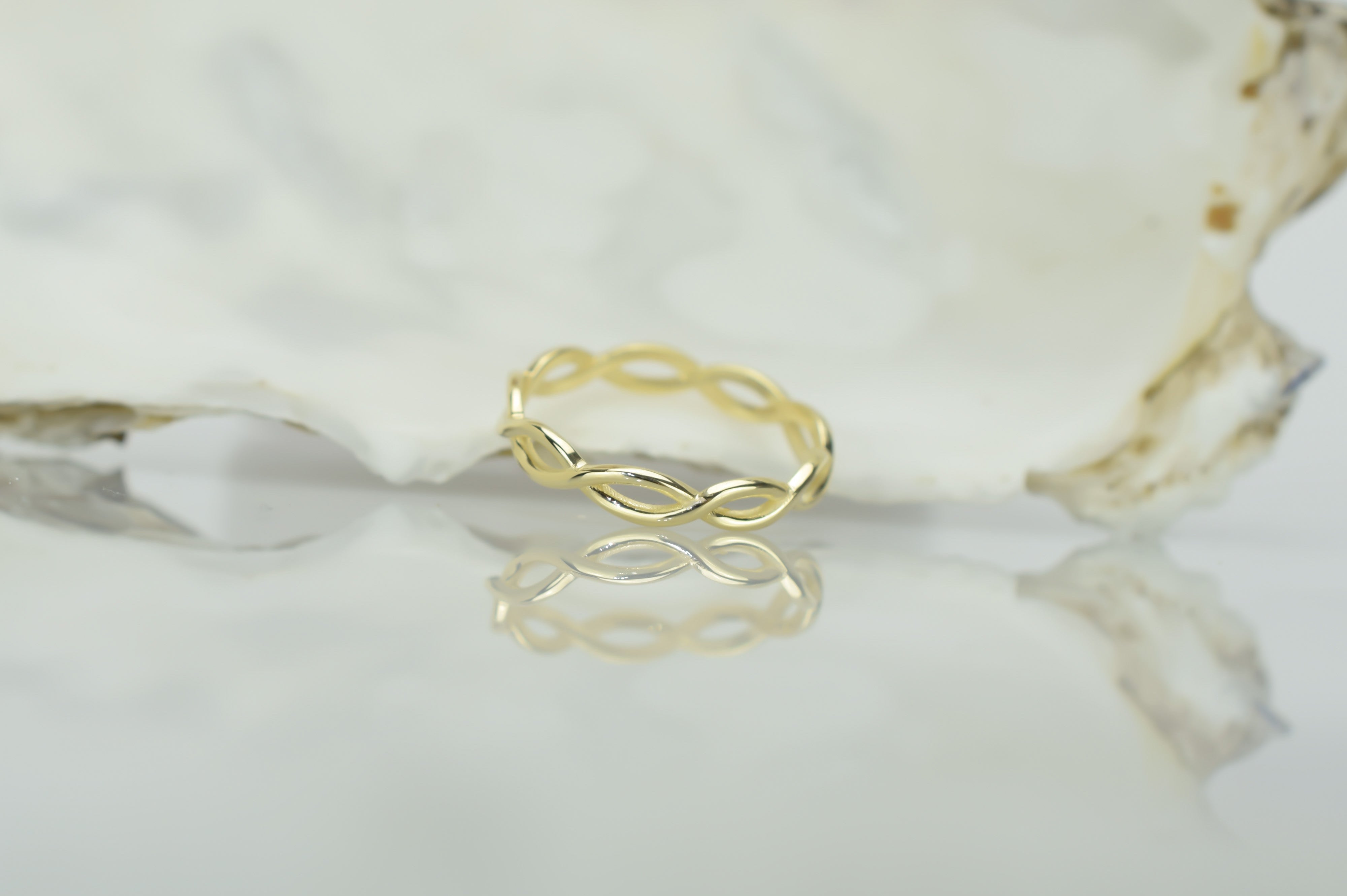 14k stapel ring, celtic ring 14k, twisted gouden ring, simpele ring 14k goud, dames ring goud, 14 karaat gouden ring, stapel vrouwen ring, keltische ring goud, aanschuiring goud, unieke gouden ring