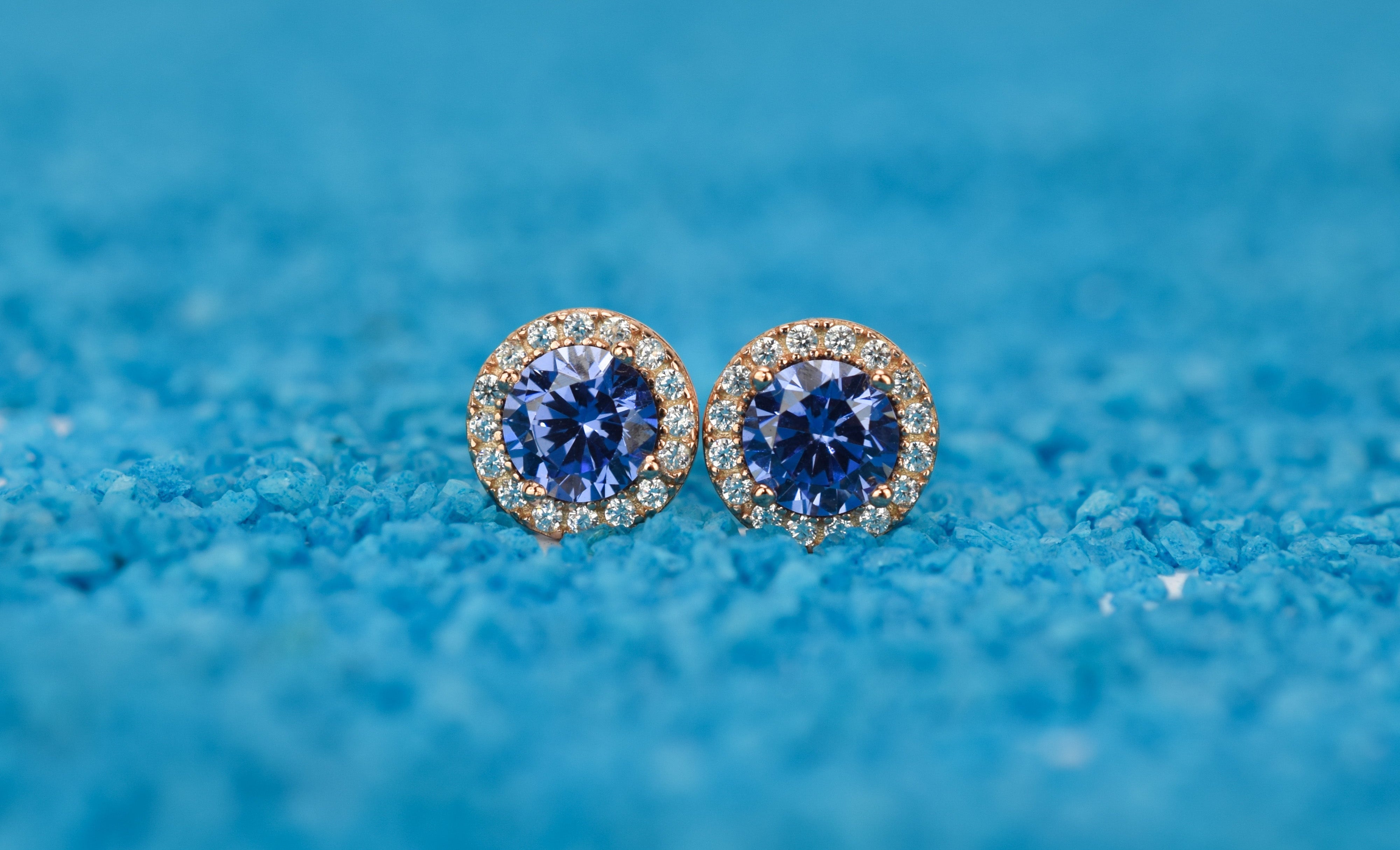 Tanaziet oorbellen, blauwe tanaziet oorknoppen, gouden tanaziet oorknoppen, oorbellen birthstone, geboortestenen oorbellen, blauwe oorbellen, blauwe oorbellen tanaziet, paarse oorbellen, violette oorbellen, roze gouden oorbellen blauw, zilveren birthstone sieraden