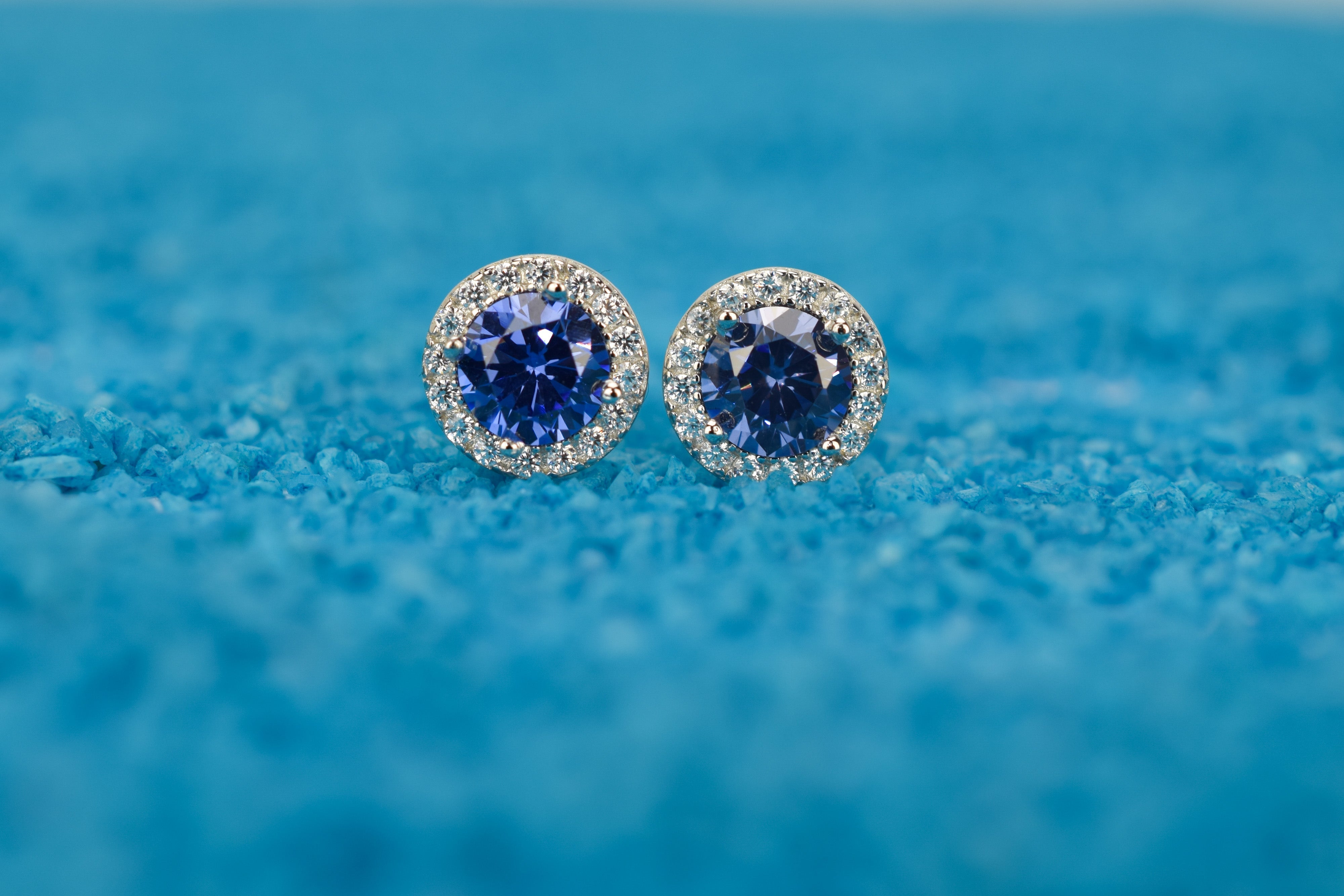 Tanaziet oorbellen, blauwe tanaziet oorknoppen, gouden tanaziet oorknoppen, oorbellen birthstone, geboortestenen oorbellen, blauwe oorbellen, blauwe oorbellen tanaziet, paarse oorbellen, violette oorbellen, roze gouden oorbellen blauw, zilveren birthstone sieraden