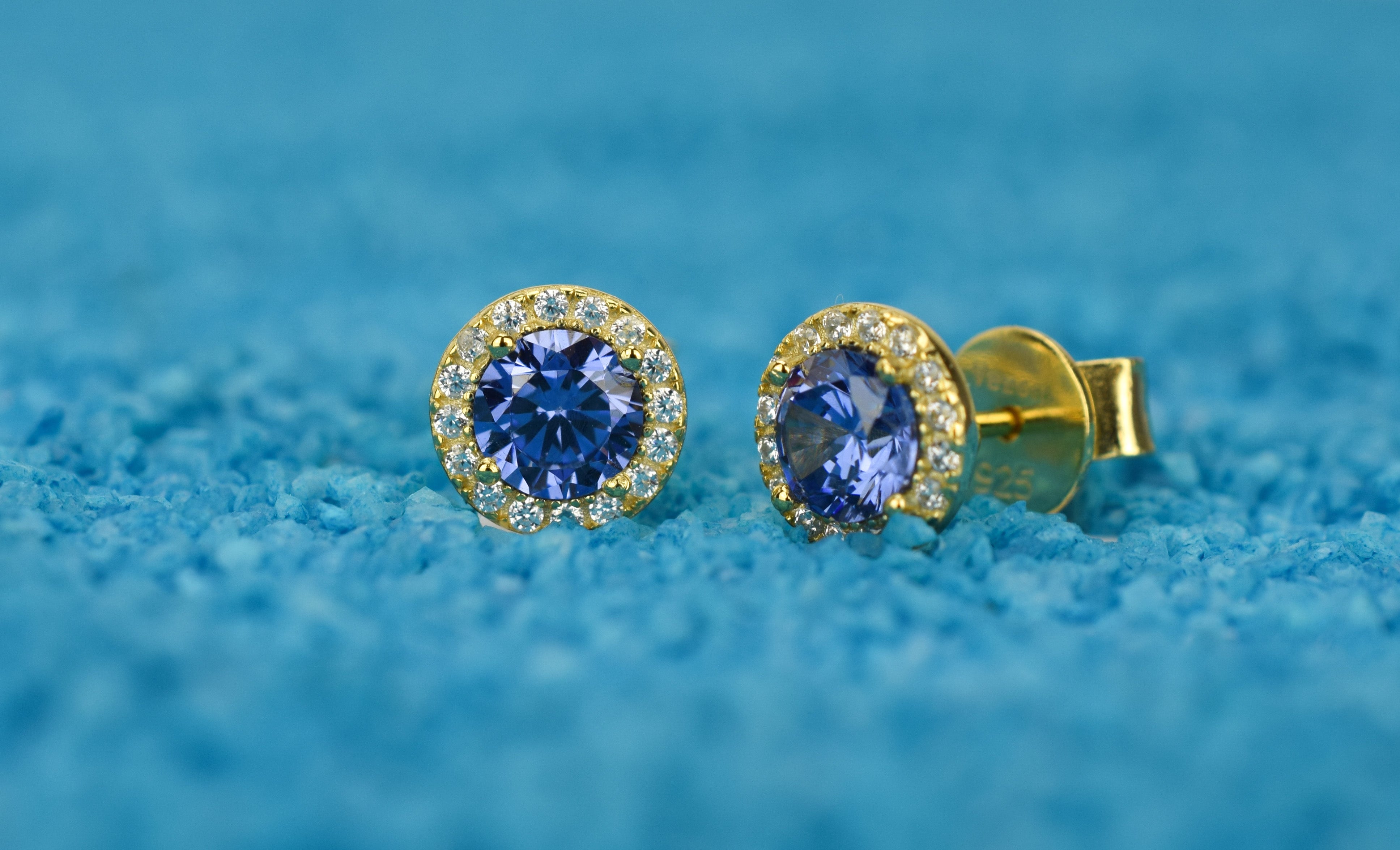 Tanaziet oorbellen, blauwe tanaziet oorknoppen, gouden tanaziet oorknoppen, oorbellen birthstone, geboortestenen oorbellen, blauwe oorbellen, blauwe oorbellen tanaziet, paarse oorbellen, violette oorbellen, roze gouden oorbellen blauw, zilveren birthstone sieraden