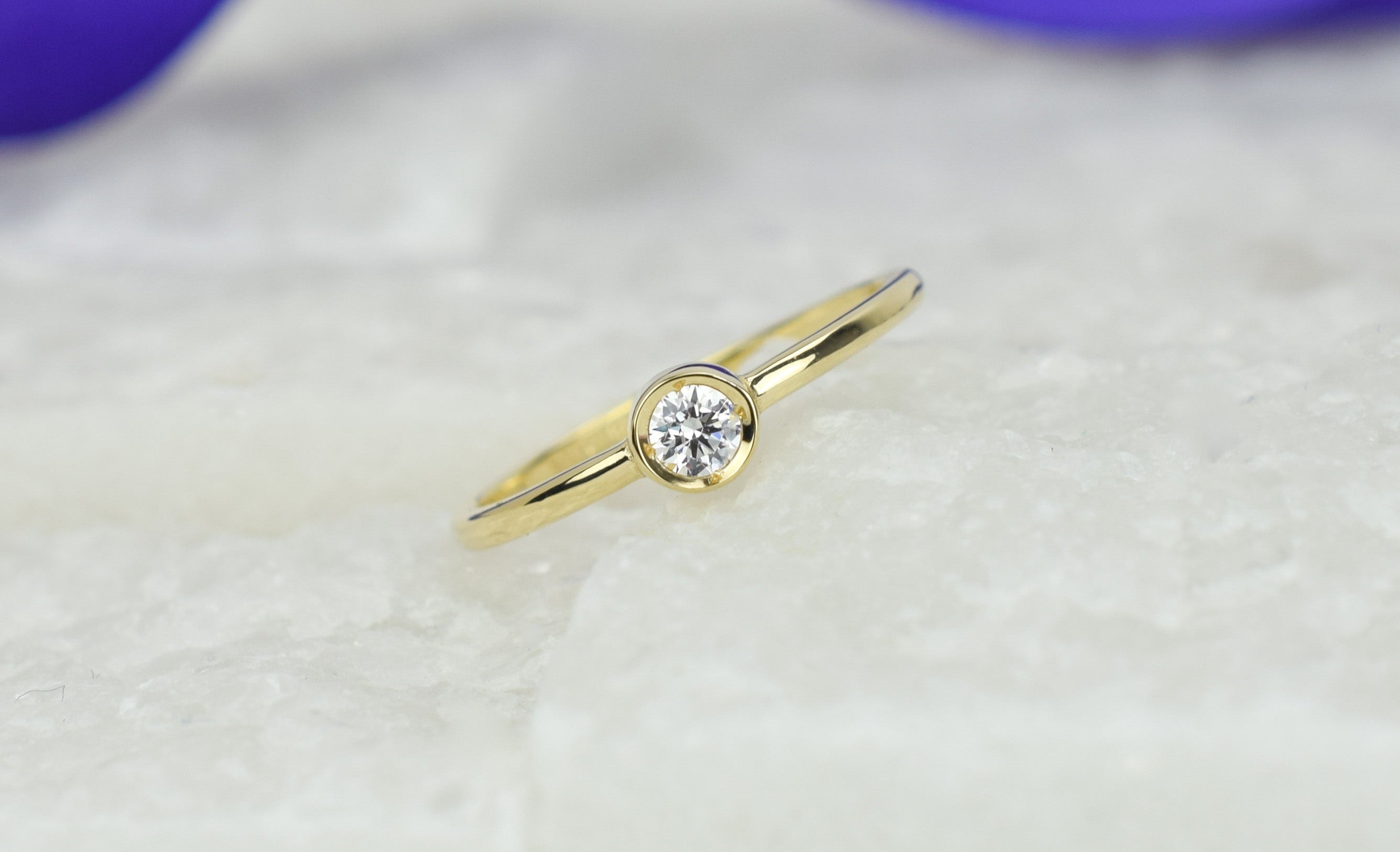 14k solitaire gouden ring, gouden ring met steen, 14 karaat gouden ring, stapelring goud, gouden verlovingsring, trouwring goud, dames gouden ring