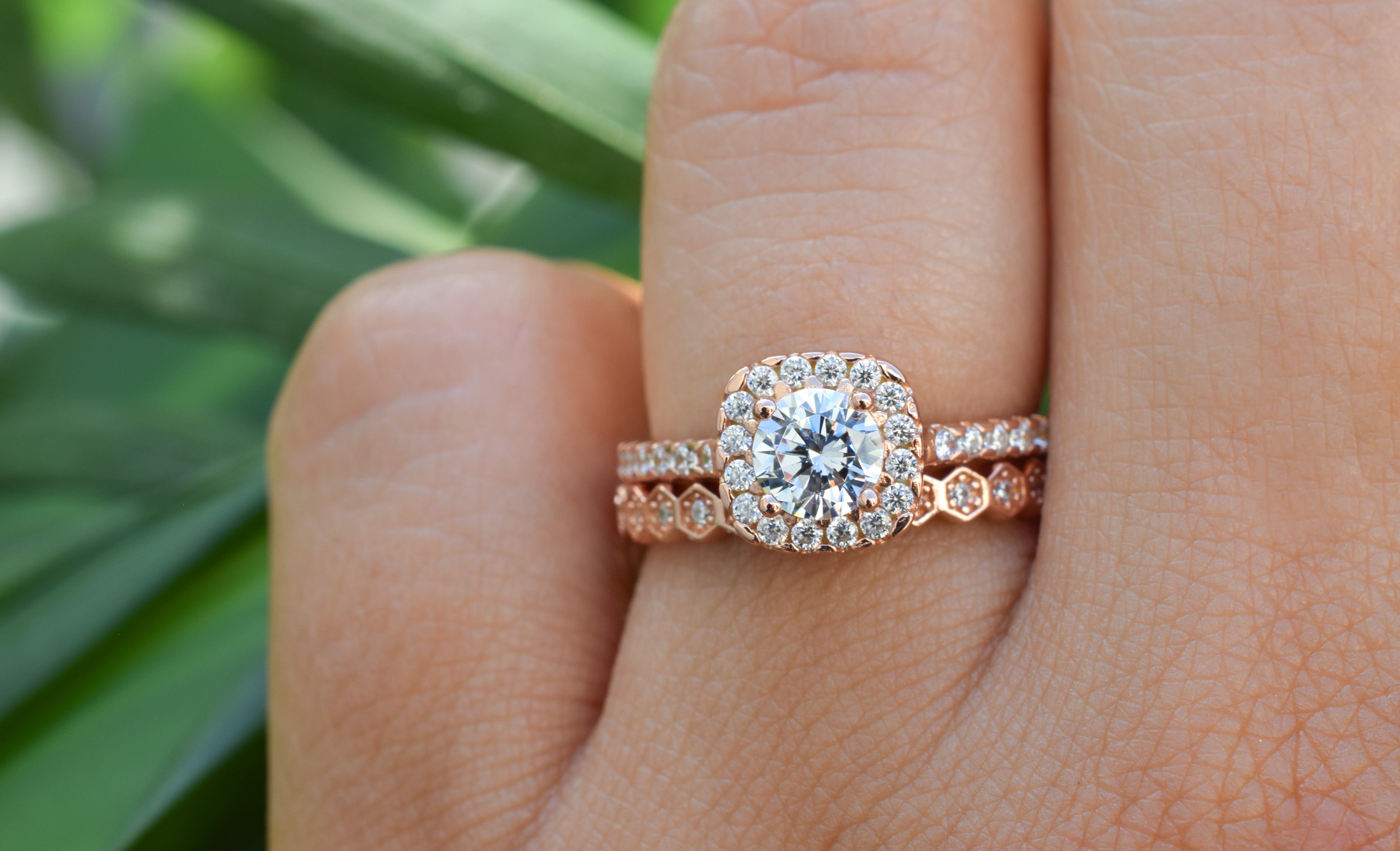 verlovingsring goud, gouden verlovingsring, zilveren verlovingsring, rosegouden verlovingsring, ring met stenen, solitaire zilveren ring met solitaire steen, vierkante ring, zilveren vierkante ring, gouden vierkante ring, ringenset goud, zilveren ringenset solitaire, Honeycomb Ring, Hexagon Ring