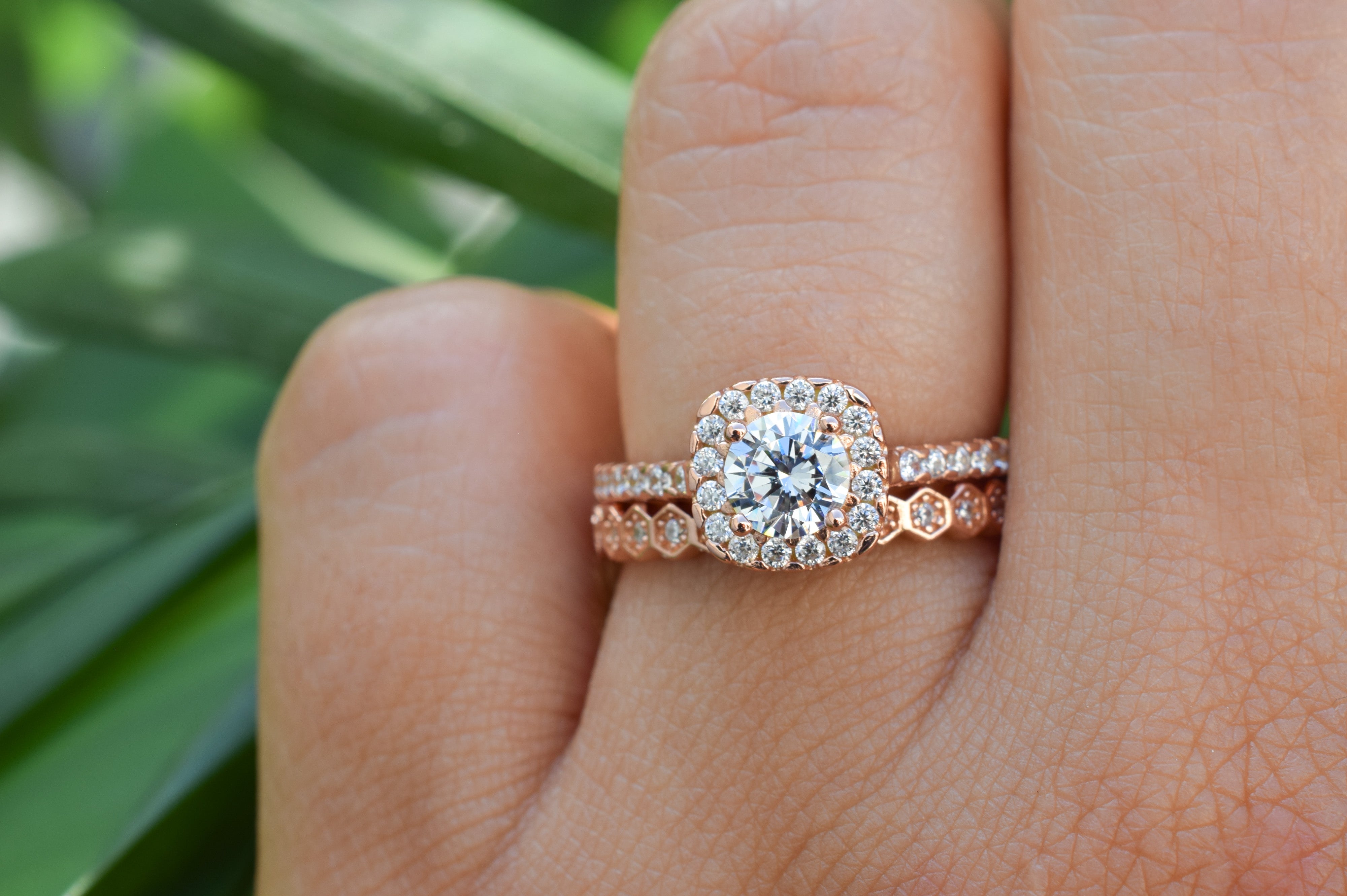 verlovingsring goud, gouden verlovingsring, zilveren verlovingsring, rosegouden verlovingsring, ring met stenen, solitaire zilveren ring met solitaire steen, vierkante ring, zilveren vierkante ring, gouden vierkante ring, ringenset goud, zilveren ringenset solitaire, Honeycomb Ring, Hexagon Ring