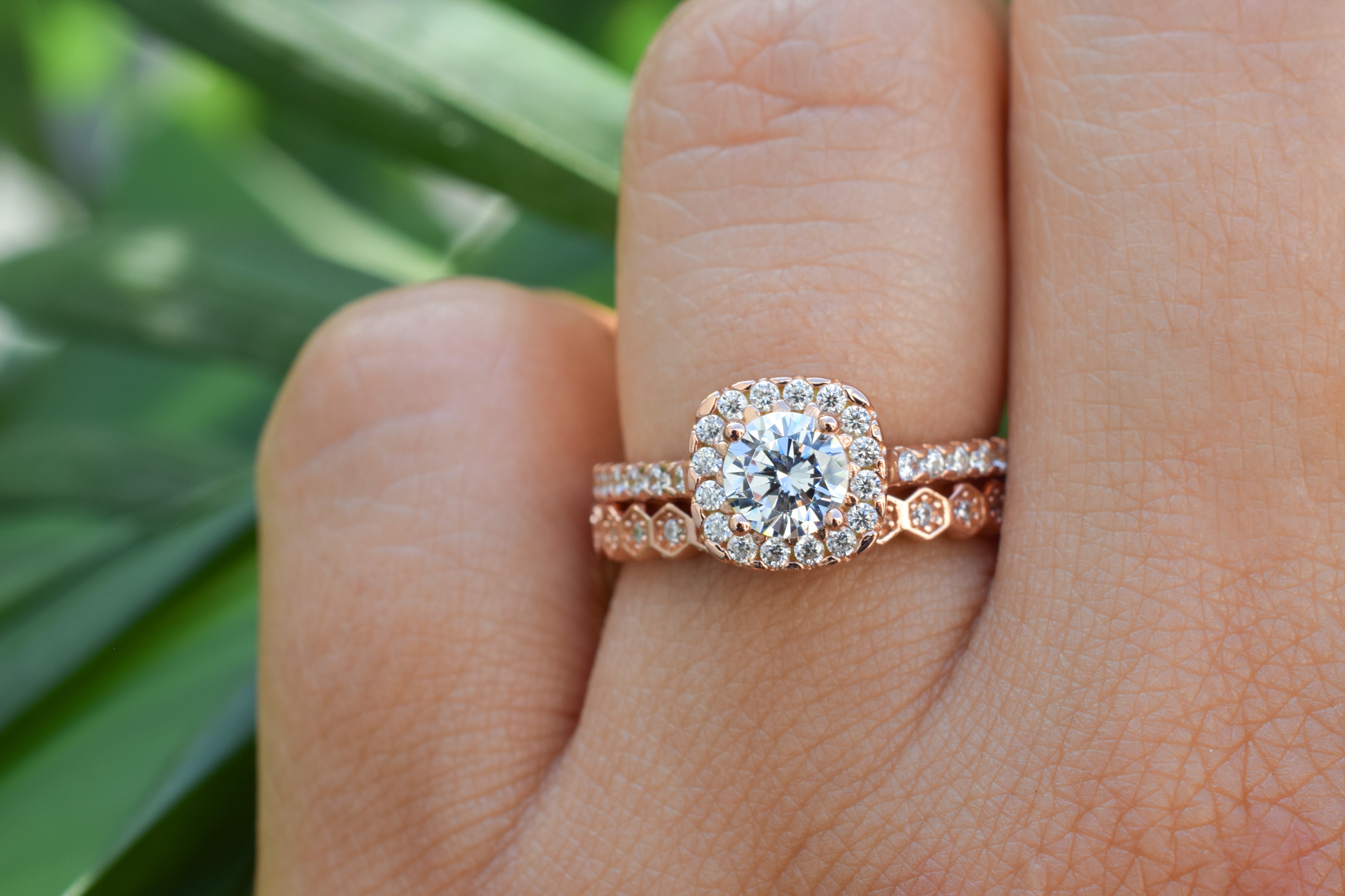 verlovingsring goud, gouden verlovingsring, zilveren verlovingsring, rosegouden verlovingsring, ring met stenen, solitaire zilveren ring met solitaire steen, vierkante ring, zilveren vierkante ring, gouden vierkante ring, ringenset goud, zilveren ringenset solitaire, Honeycomb Ring, Hexagon Ring