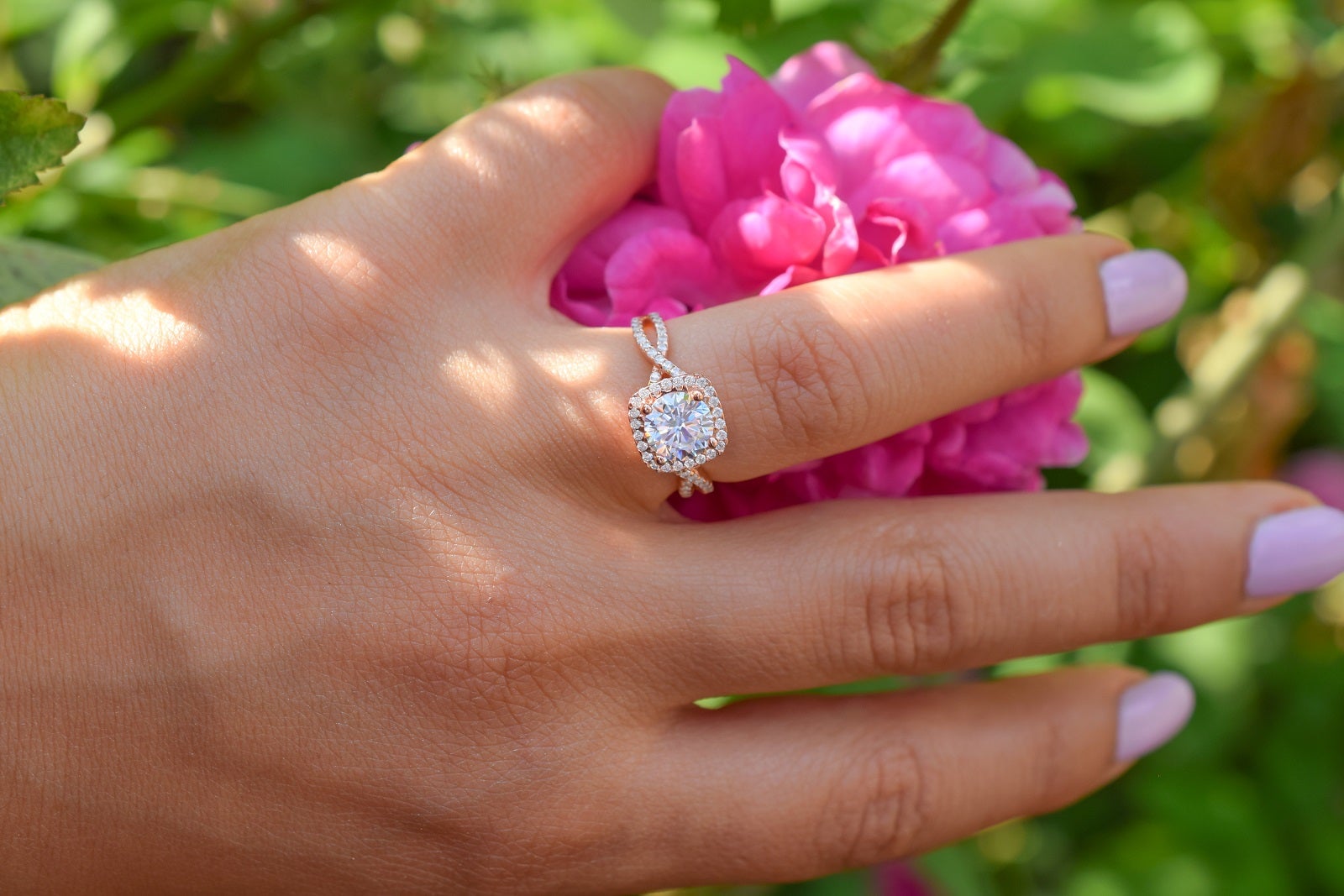 gouden ring, viekante gouden ringm infinity ring, verlovingsring, bemyjewels, vierkante grote steen ring, twisted ring goud, unieke verlovingsring, vierkante zilveren ring, ring met vierkante steen, ring met dubbele band, ring met stenen rosegoud, ring met stenen zilver