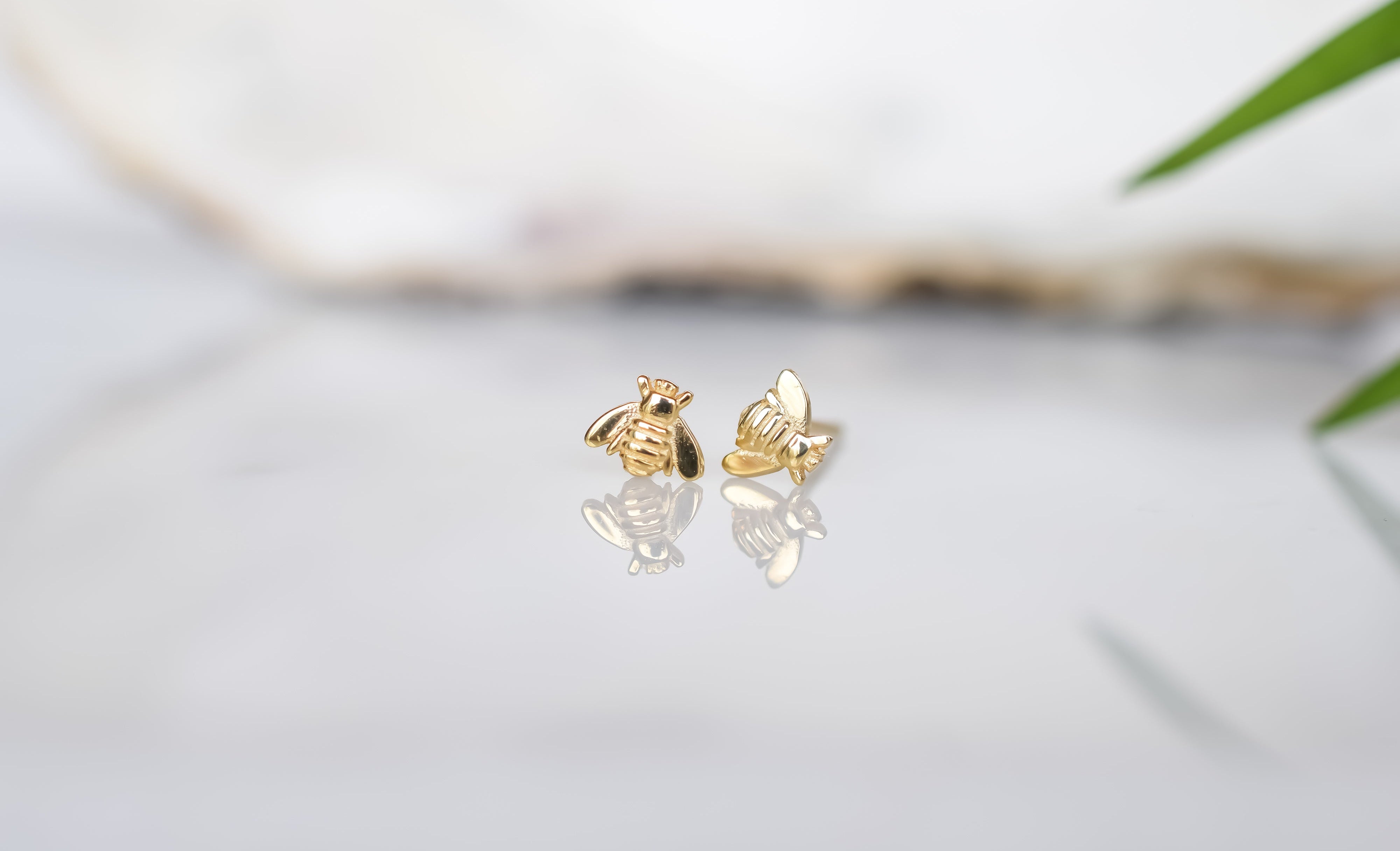 14k gouden bijtjes oorknoppen, oorbellen bijtjes 14k, kleine oorbellen goud voor dames, dames 14k oorbellen, petite gouden oorknoppen