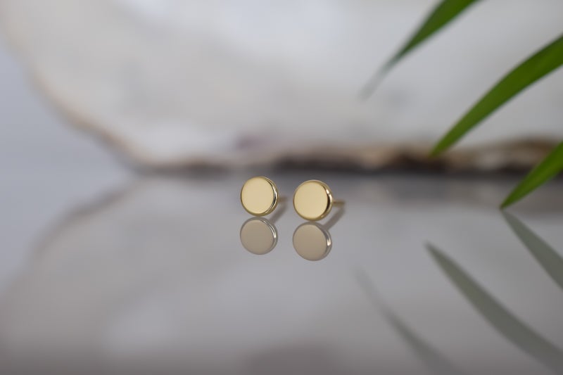 BeMy gouden sieraden zijn met veel passie en liefde ontworpen. Alleen hoogwaardige kwaliteit en de beste materialen zijn voor deze collectie uitgekozen. De collectie is vrouwelijk en heeft een eigentijdse stijl. Elk ontwerp heeft haar eigen vrouwelijke lijnen en vormen die de sieraad uniek maakt. De subtiele en klassieke designs laten zich makkelijk combineren van tijdloos, klassiek, trendy en feestelijk.