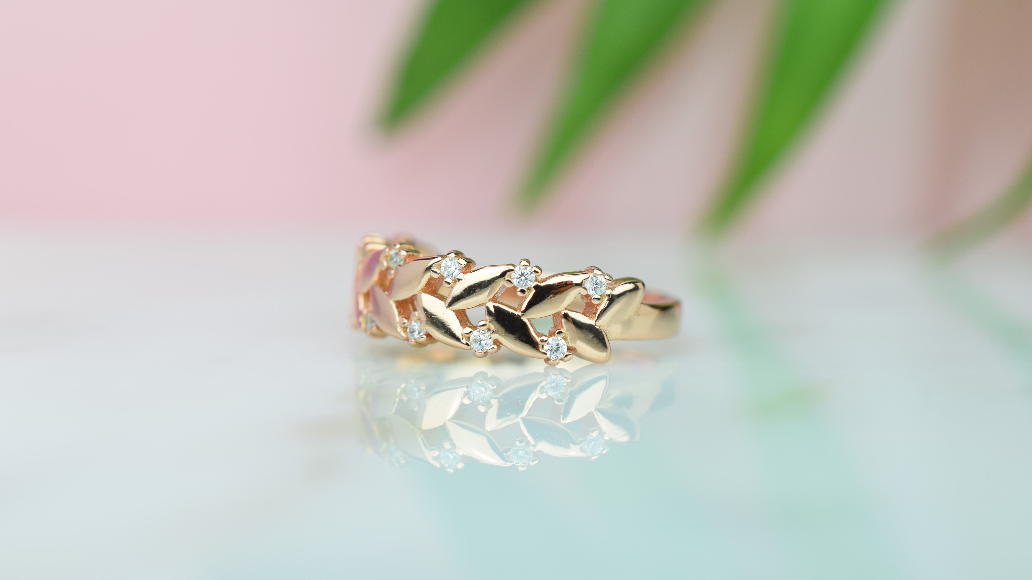 gouden statement ring, leaf ring goud, zilveren ring met blaadjes, blaadjes ring met stenen, blaadjes ring rose goud, gouden ring met blaadjes en stenen