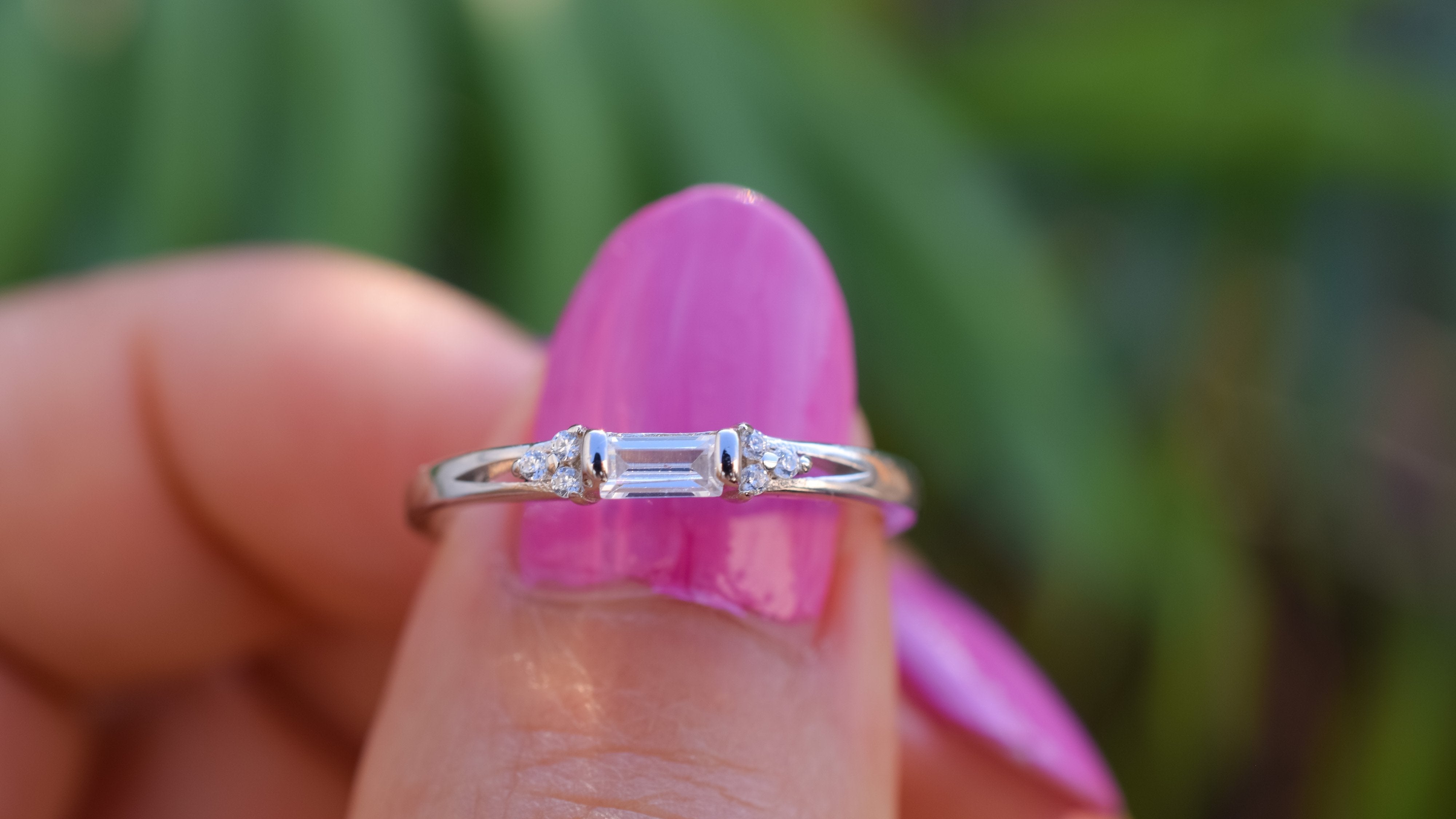 baquette ring, gouden ring voor dames, baquette ring rosegoud, ring met stenen zilver, verlovingsring voor dames, subtiele ring met stenen