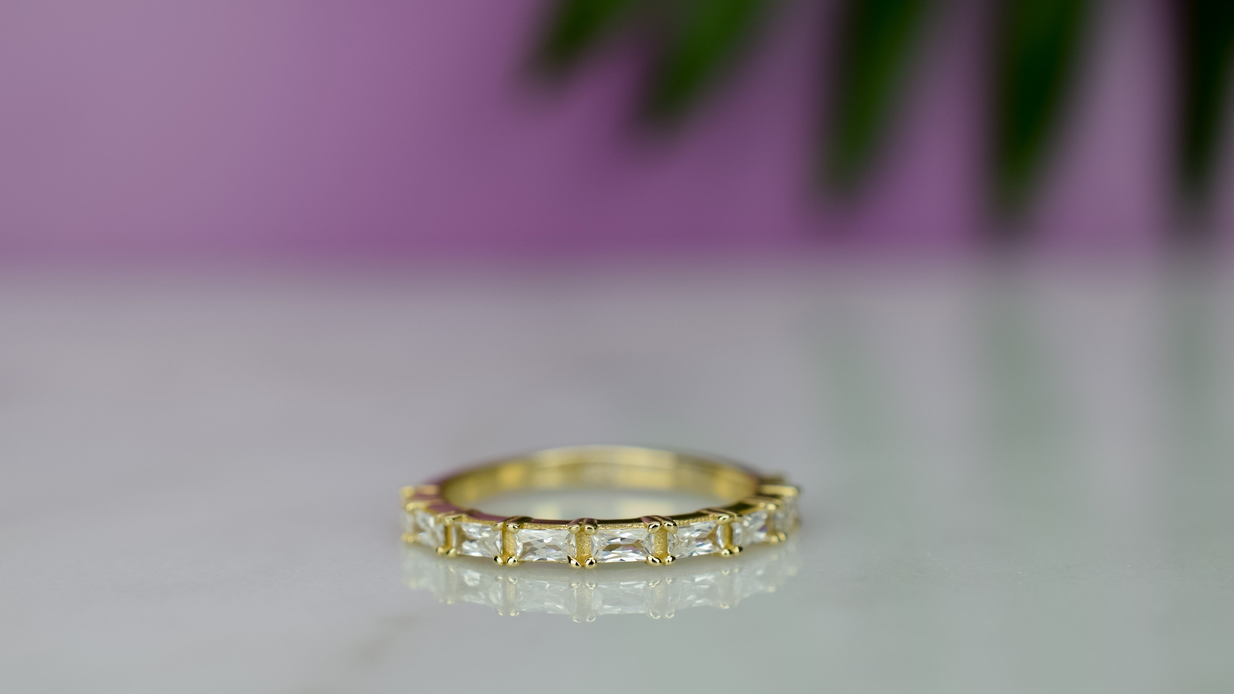 aanschuifring goud, gouden aanschuifring met stenen, verlovingsring zilver, zilveren ring, stapelring zilver, zilveren ring met diamant, vierkante stenen ring, infinity ring met stenen