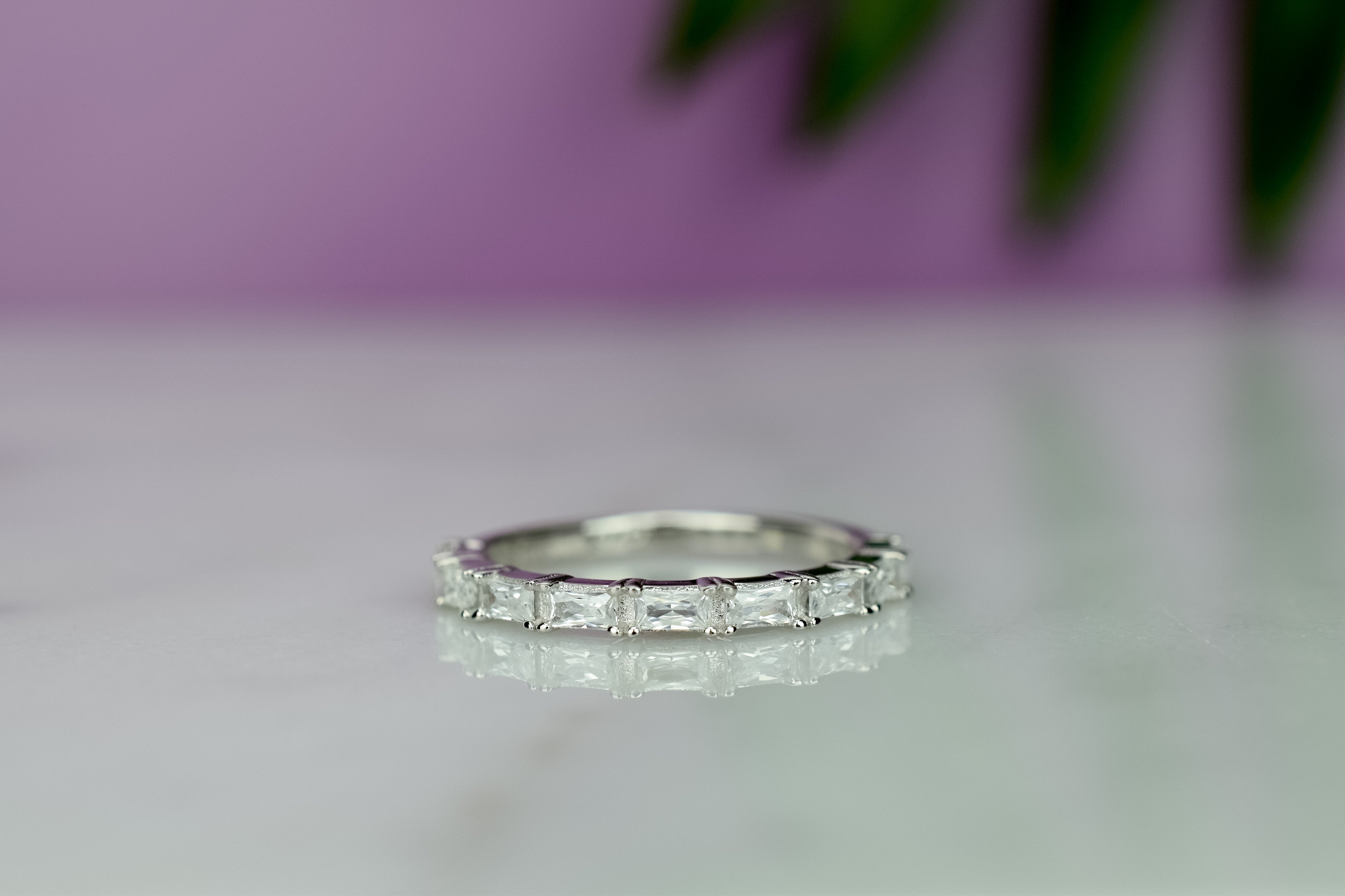 aanschuifring goud, gouden aanschuifring met stenen, verlovingsring zilver, zilveren ring, stapelring zilver, zilveren ring met diamant, vierkante stenen ring, infinity ring met stenen