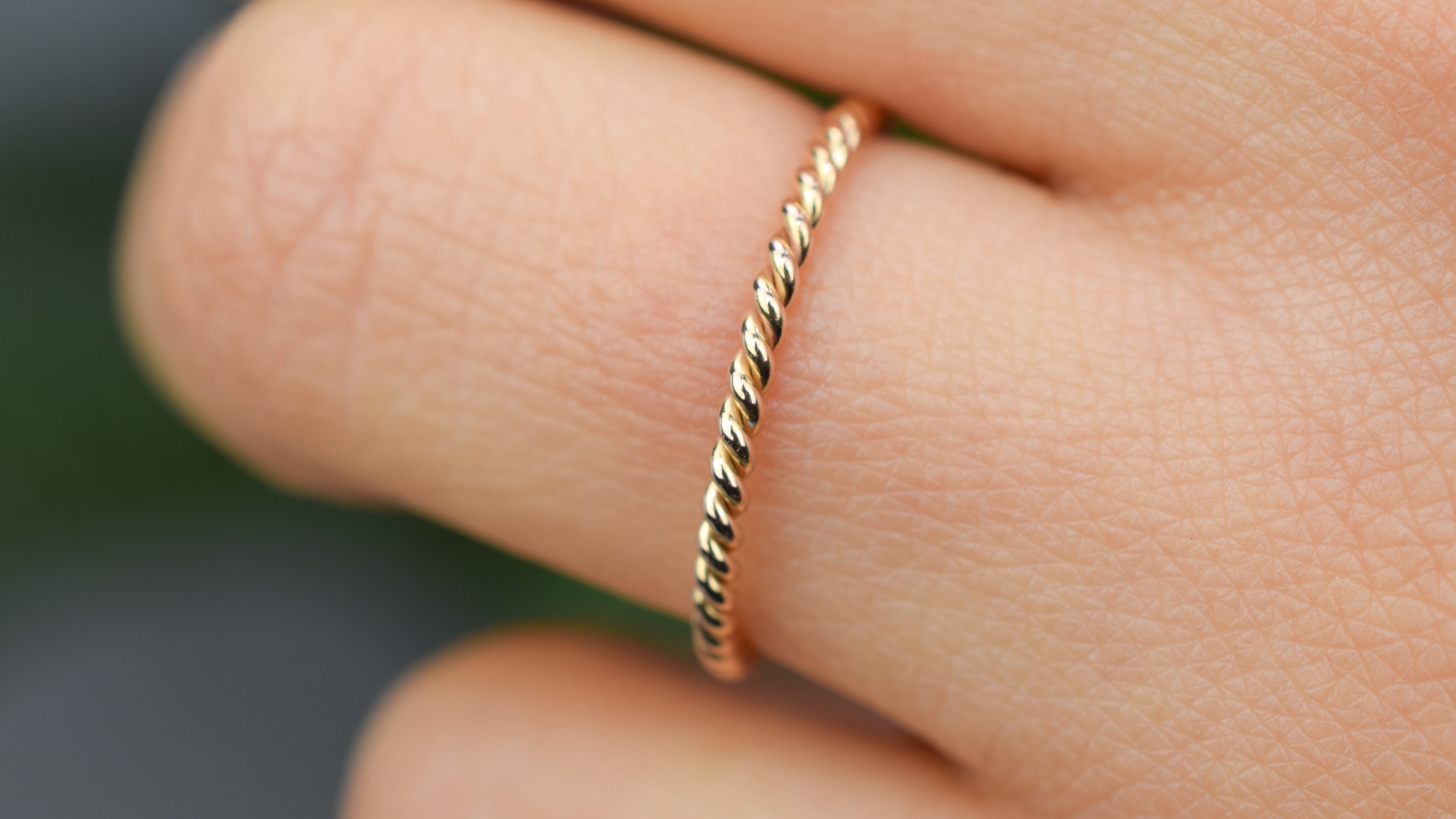 Twistend ring 14k Goud, twisted ringen, aanschuif ringen, vlecht ringen goud, gedraaide ringen 14k, gouden ring, stacking ring, 14k aanschuif ring