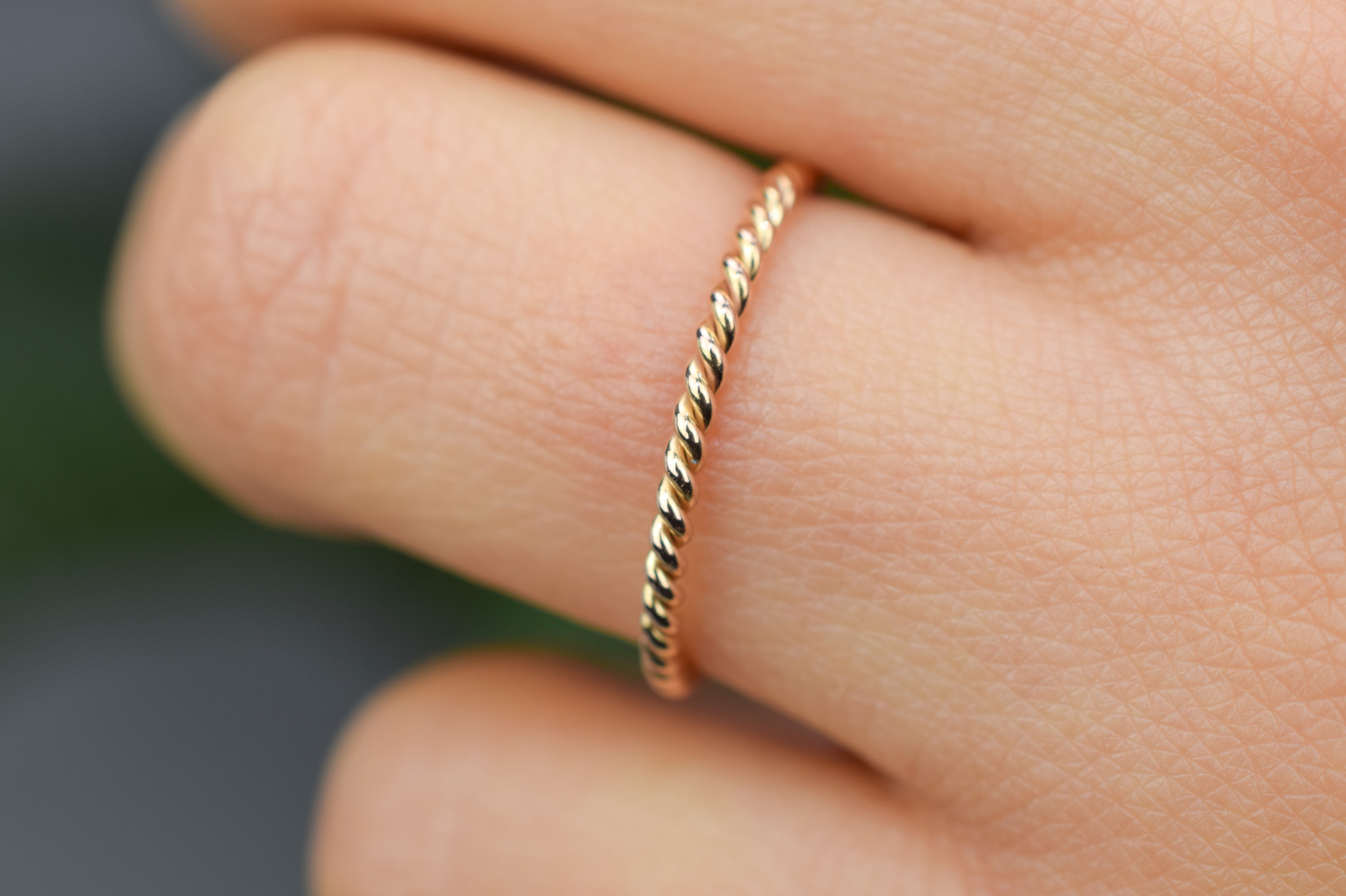 Twistend ring 14k Goud, twisted ringen, aanschuif ringen, vlecht ringen goud, gedraaide ringen 14k, gouden ring, stacking ring, 14k aanschuif ring