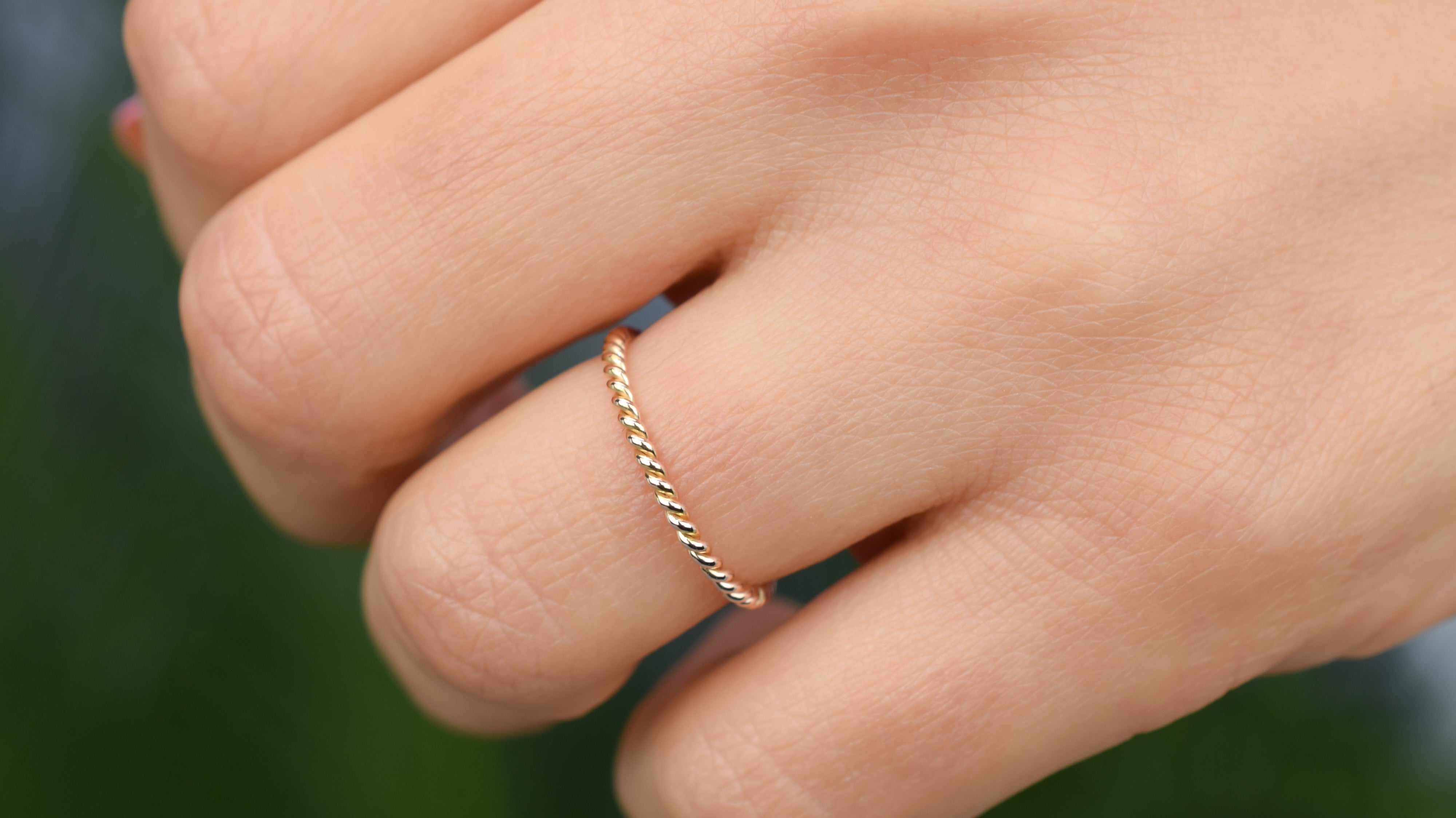Twistend ring 14k Goud, twisted ringen, aanschuif ringen, vlecht ringen goud, gedraaide ringen 14k, gouden ring, stacking ring, 14k aanschuif ring