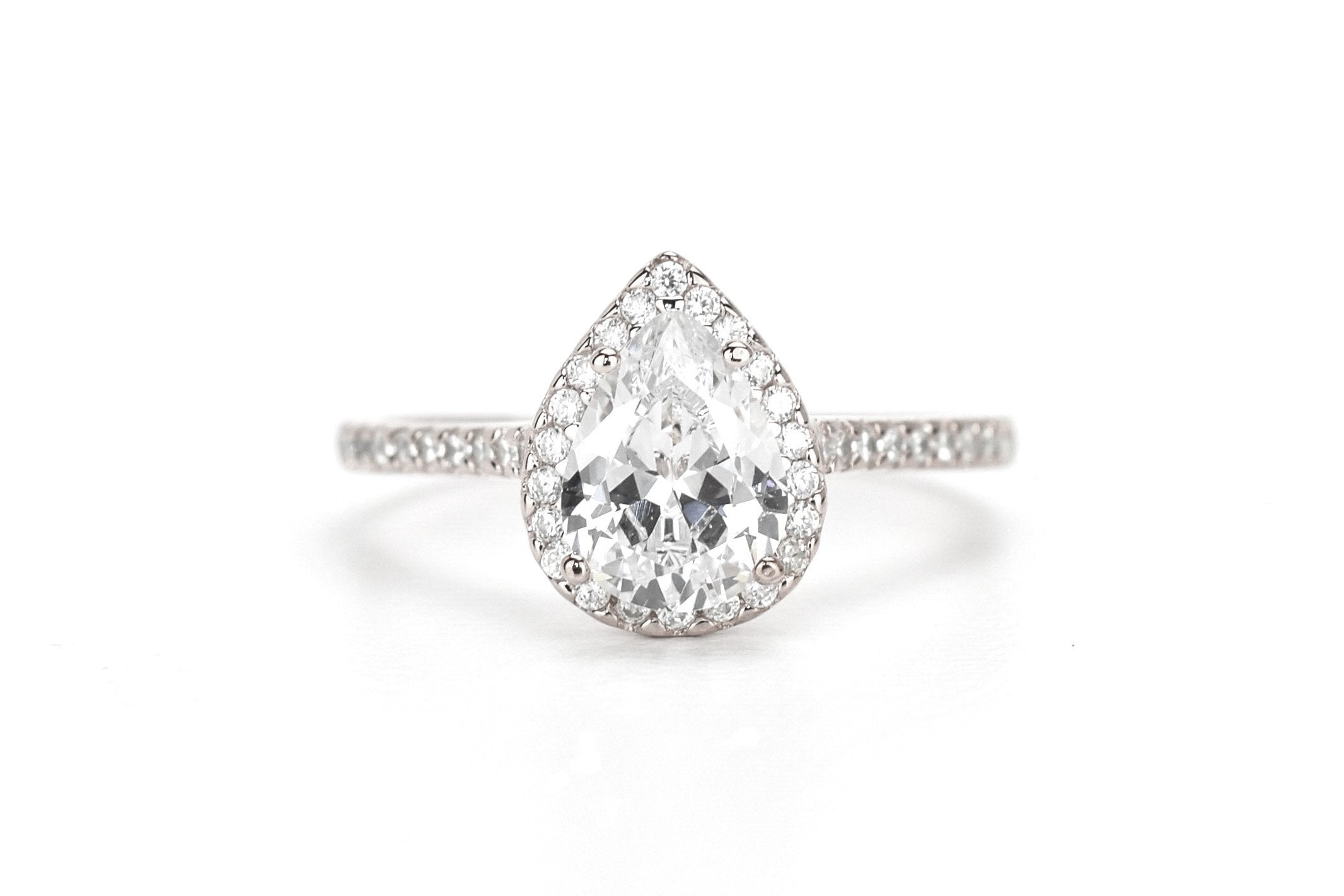 Peervormige ring met stenen, rose ring met stenen, peer ring rosegoud, verlovingsring dames, ring peervormige steen, druppelvormige ring met steen, trouwring goud