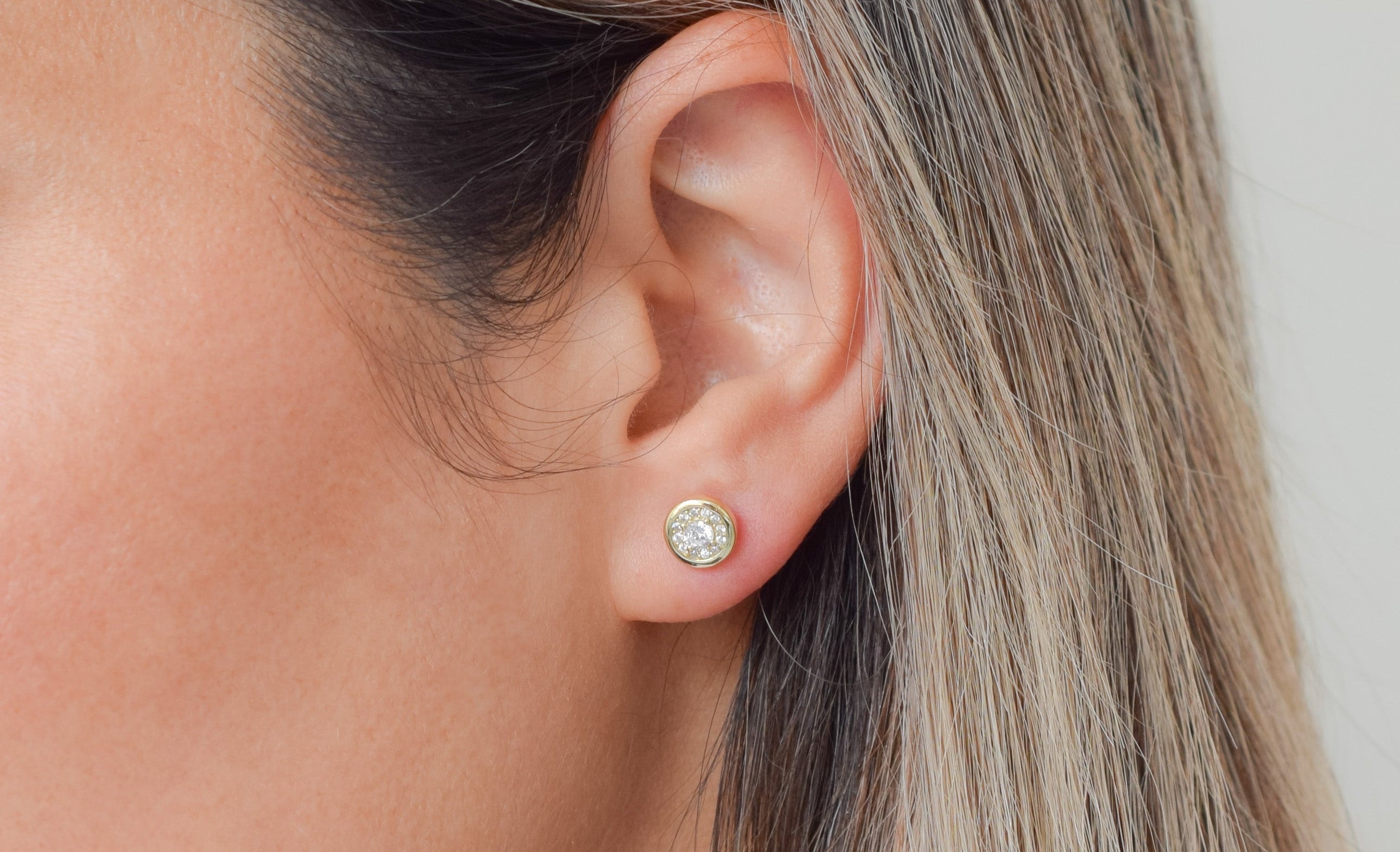 rondjes oorbellen, oorknoppen goud, zilveren oorbellen, ronde zilveren oorbellen, halo oorknoppen, cirkel oorbellen, oorknoppen kleine rondjes, bemyjewels.com