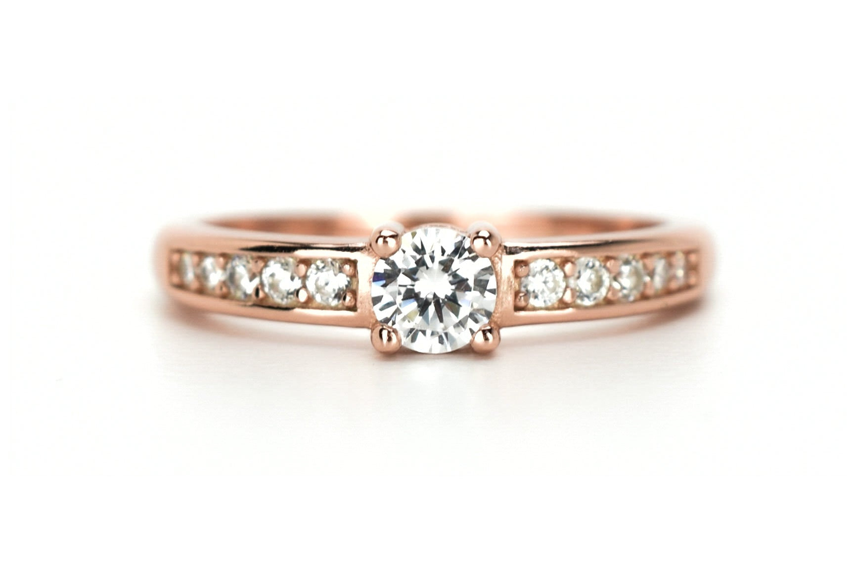 verlovingsring goud, gouden stenen ring, ring met stenen rosegoud, zilveren ring voor dames, zilveren verlovingsring, statement ring goud, solitaire ring zilver, 18k gouden ring met stenen