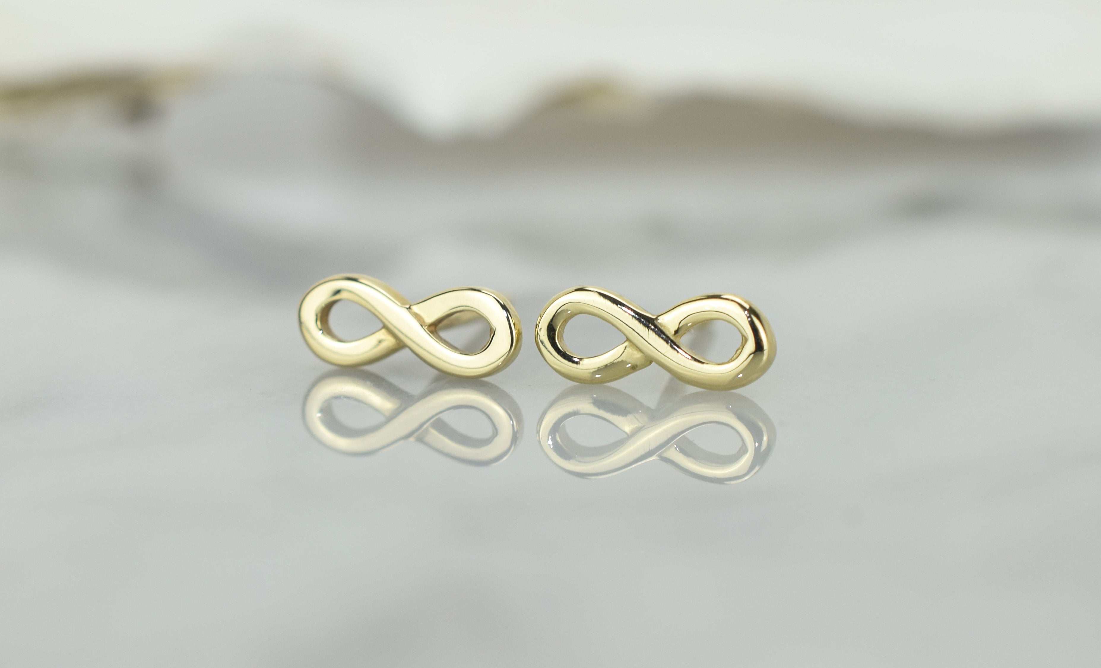 14k oorbellen, oorbellen goud aparte vorm, unieke oorknoppen 14 karaat goud, dames oorbellen goud, sierlijke oorbellen goud, dames oorknoppen 14 karaat