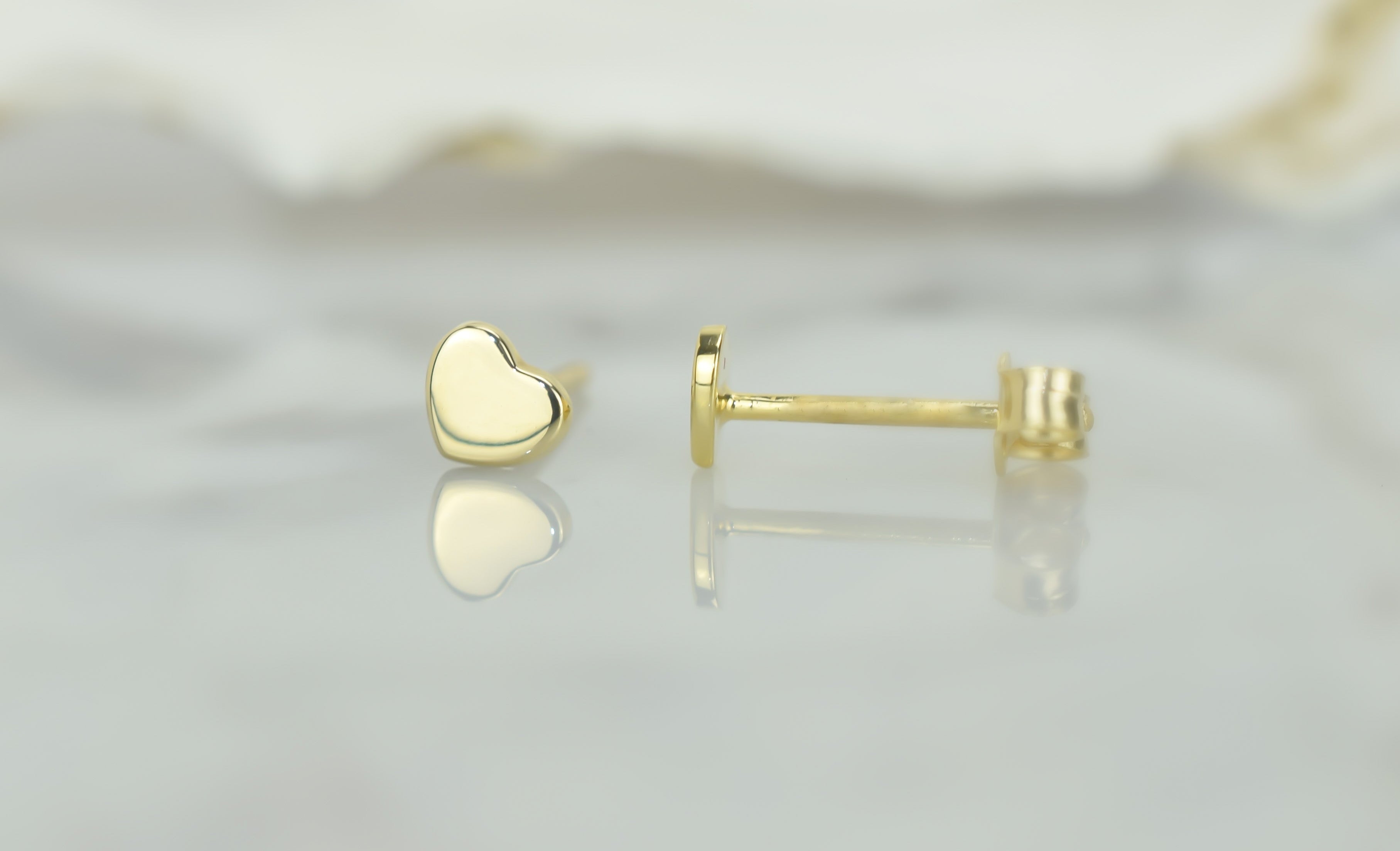 Gouden oorbellen haryjes, dames hartjes oorbellen 14 karaat, kleine gouden hartjes oorknoppen, dichte harten oorbellen meisjes, 14 karaat gouden hart oorbellen