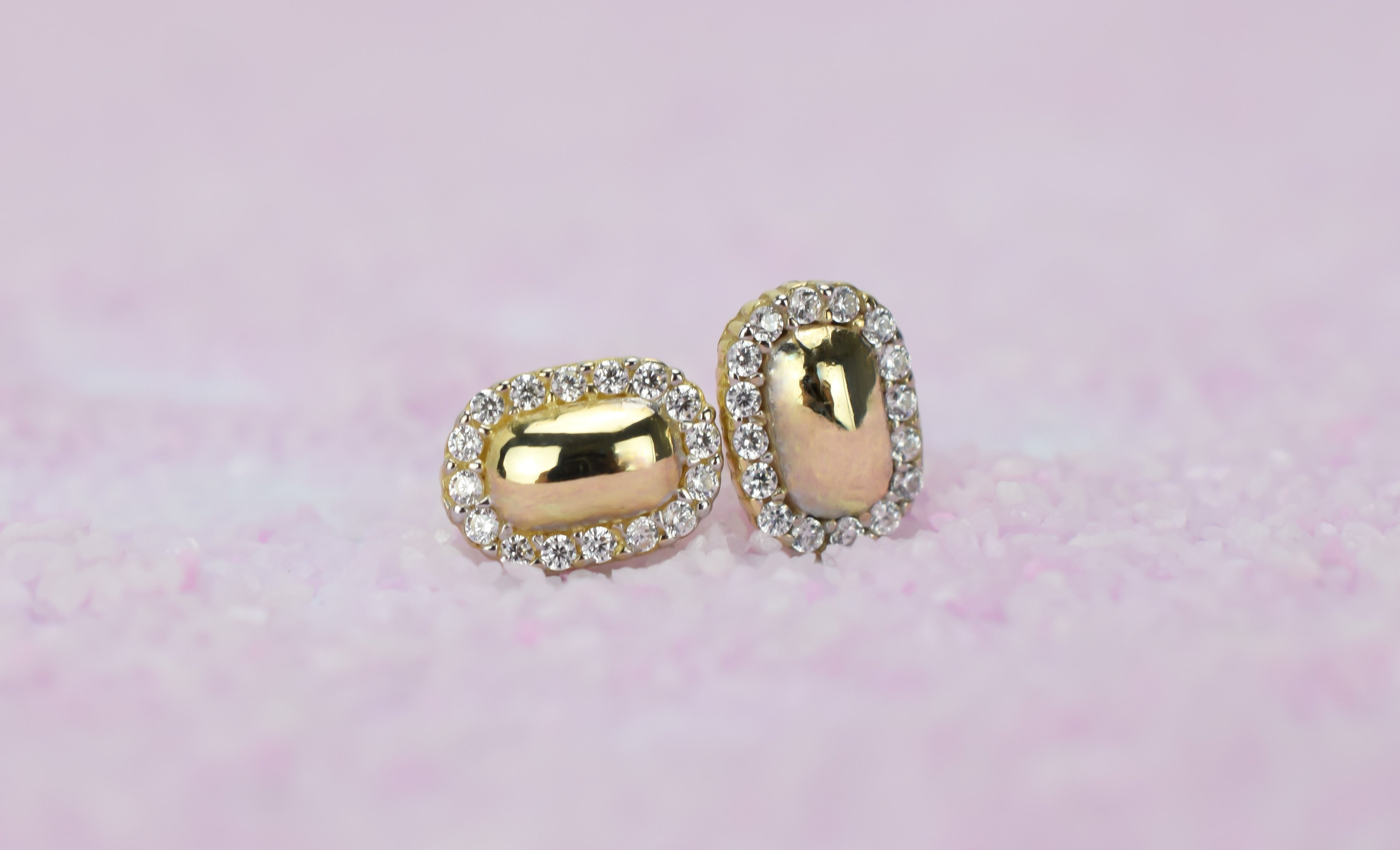 14k oorbellen, rechthoekige oorbellen, halo oorbellen goud, 14k dames gouden oorbellen, oorknoppen 14k met stenen, 14karaat oorbellen rechthoekig, gouden minimalistische oorbellen, gouden klassieke oorbellen