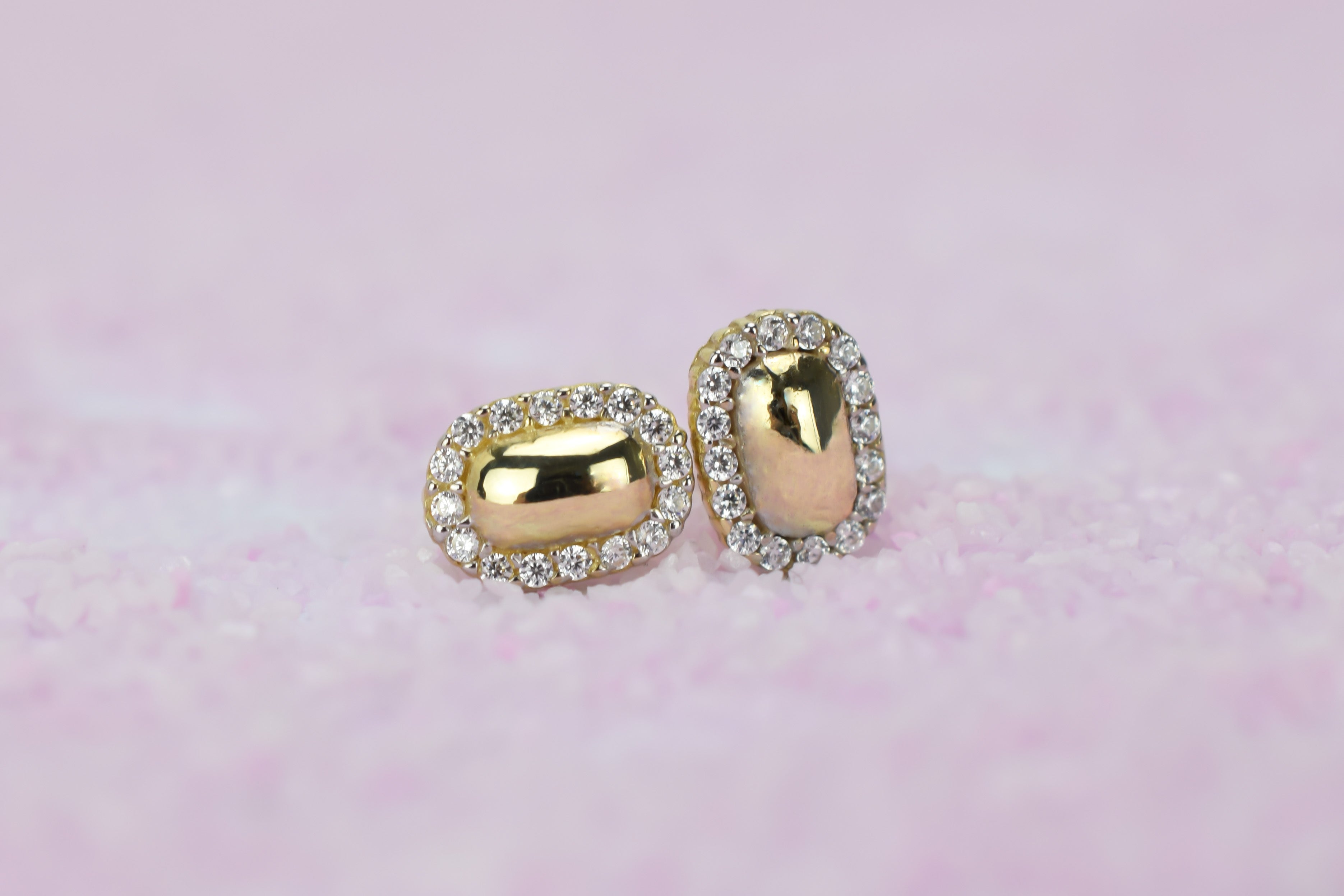 14k oorbellen, rechthoekige oorbellen, halo oorbellen goud, 14k dames gouden oorbellen, oorknoppen 14k met stenen, 14karaat oorbellen rechthoekig, gouden minimalistische oorbellen, gouden klassieke oorbellen