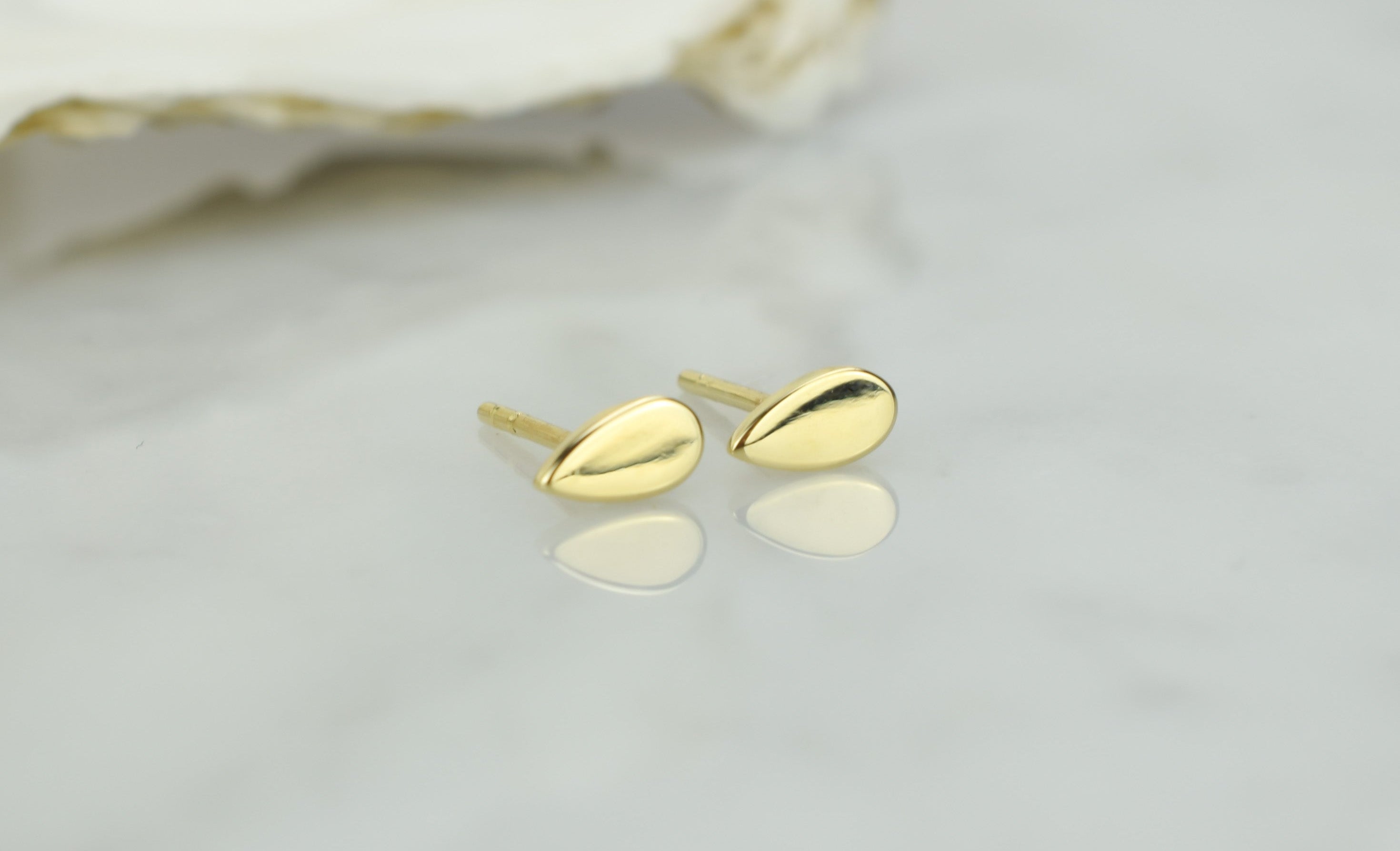 14 karaat goud oorknoppen, oorknoppen 14k druppelvormige, kleine oorbellen voor dames, traanvormige oorbellen