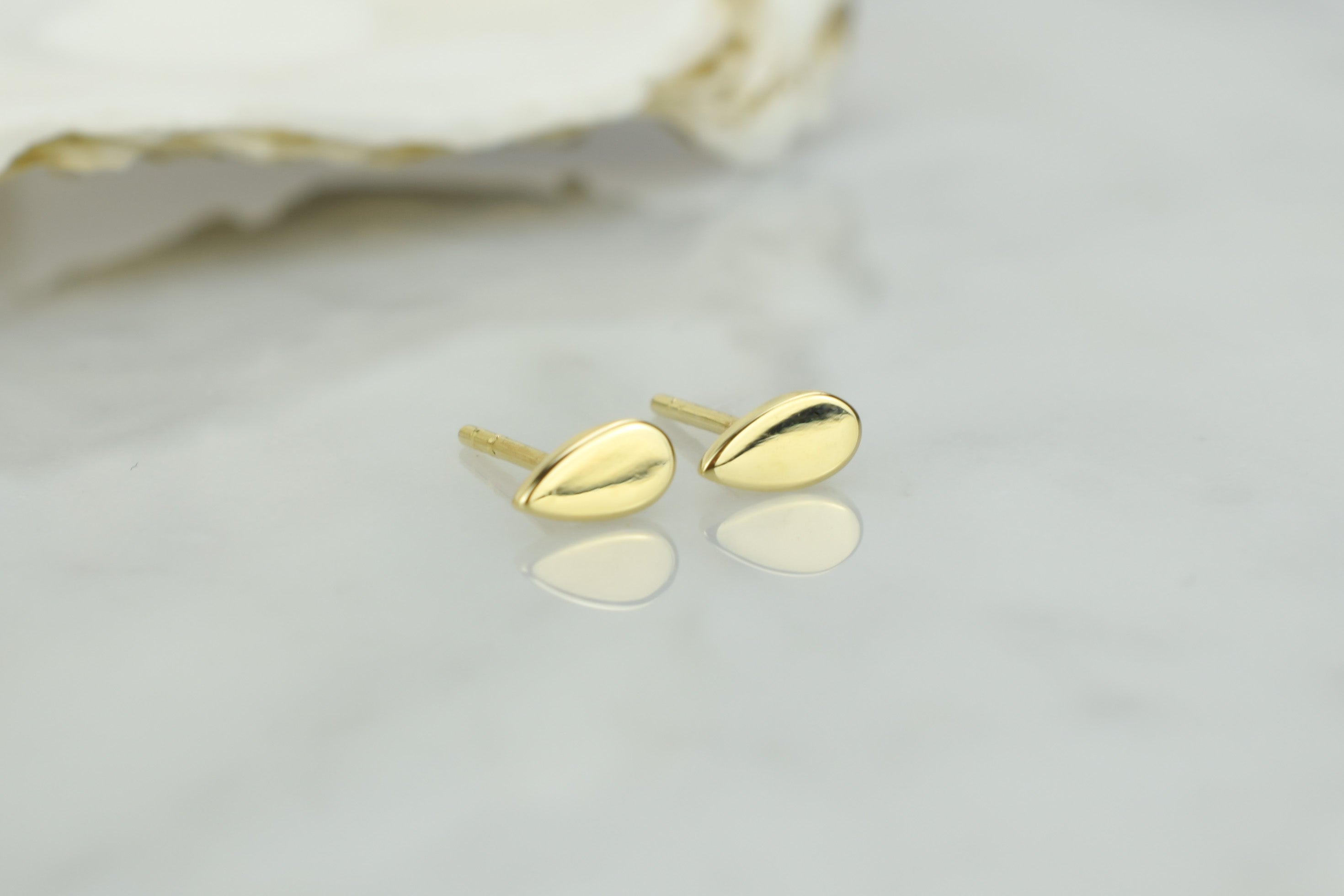 14 karaat goud oorknoppen, oorknoppen 14k druppelvormige, kleine oorbellen voor dames, traanvormige oorbellen