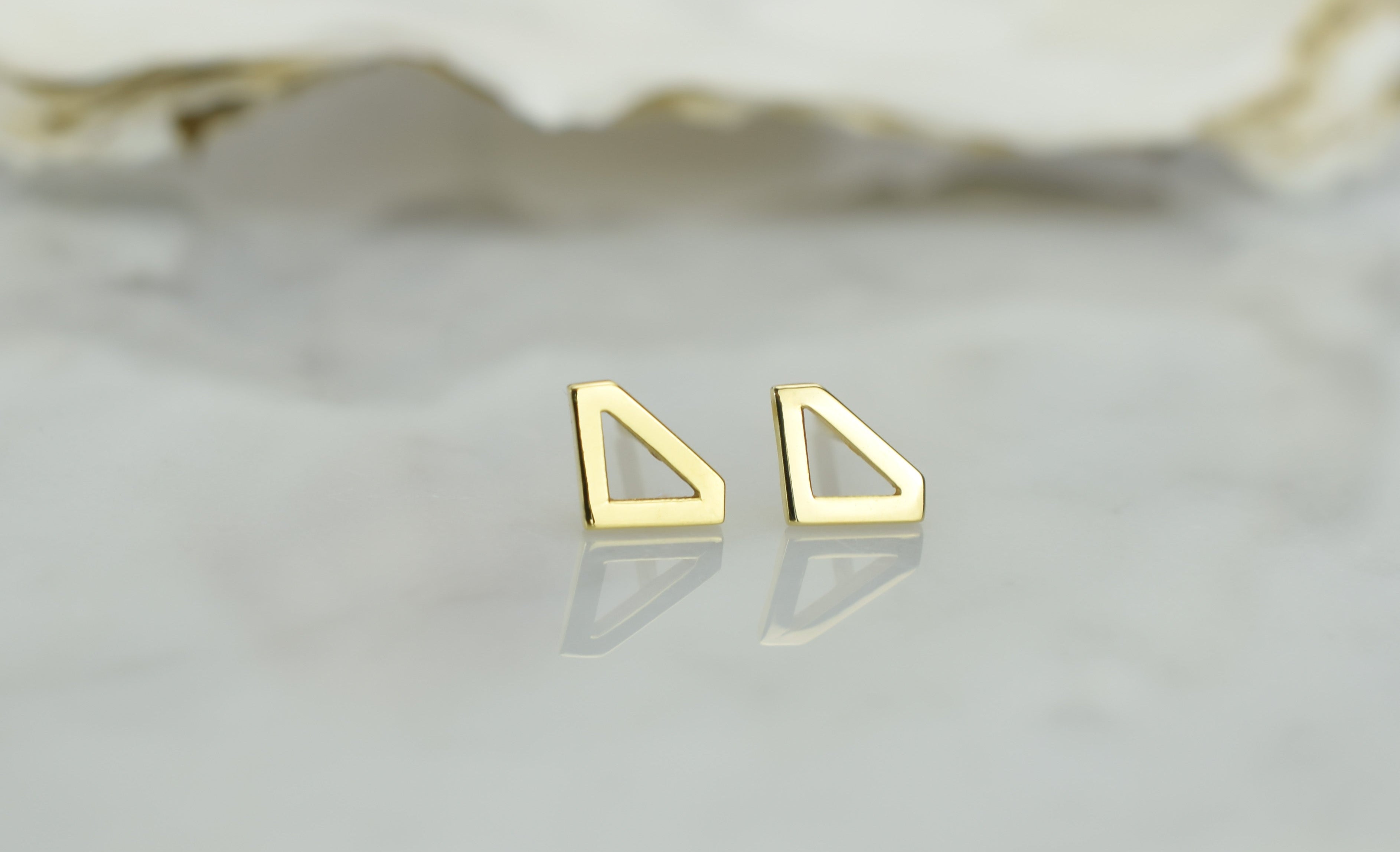 14k oorknoppen diamant, diamantvormige oorbellen goud, subtiele oorbellen goud, oorbellen 14k diamantvormige oorknoppen, oorbellen zonder stenen