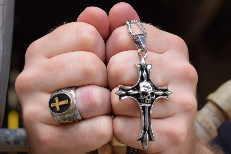 Mannen kruis ring, stoere mannen ring, mannen ring, kruis sieraad voor mannen, stalen ring, stalen kruis ring, grote mannen ring