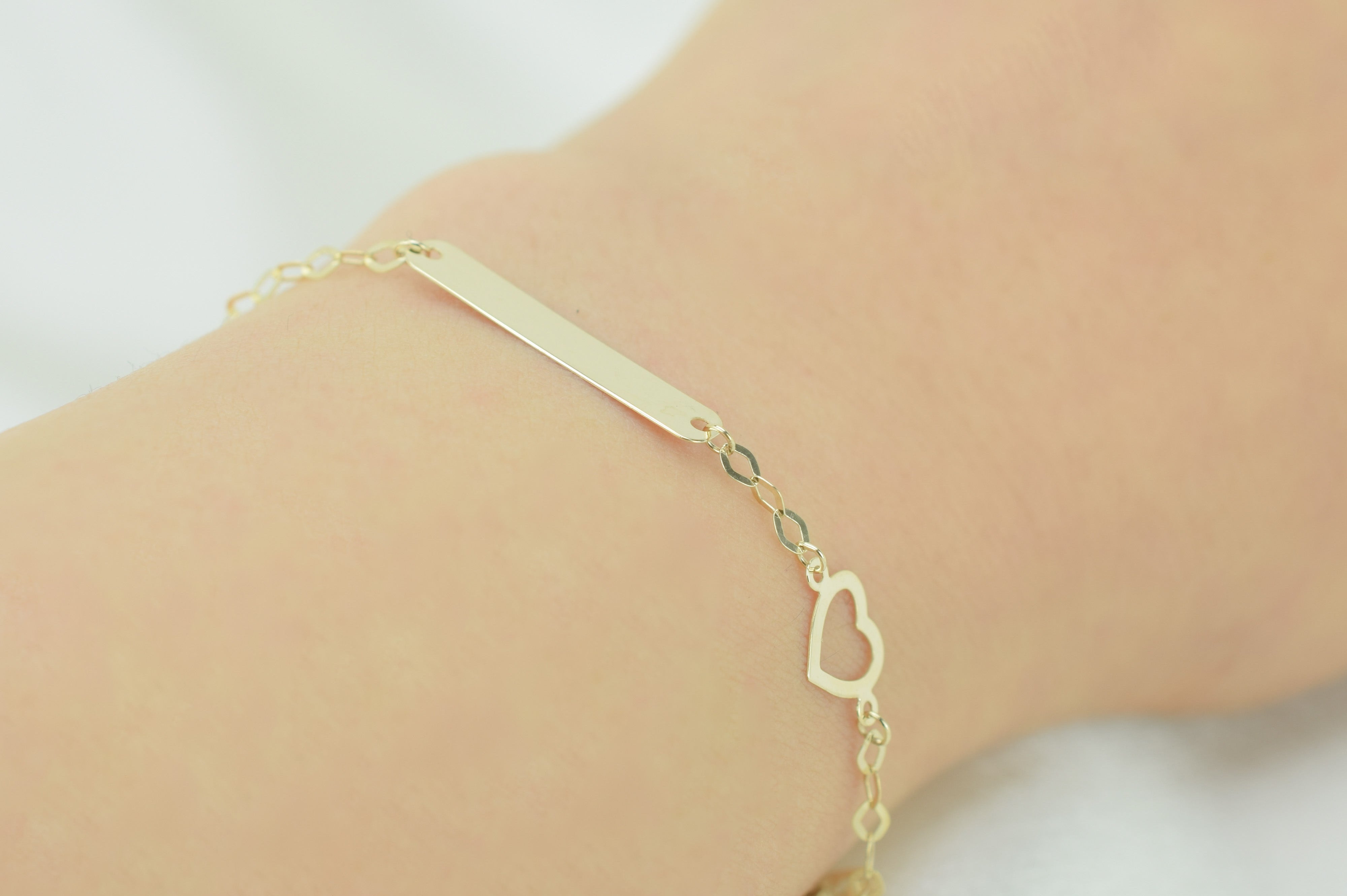 Graveerarmband kinderen, kinder armband goud, 14k gouden armband baby, armband hartje goud, schakelarmband voor kinderen, kinder armbanden met naamplaatje, kinder moeder armband, kinder sieraden, gouden kinder armbanden 14k