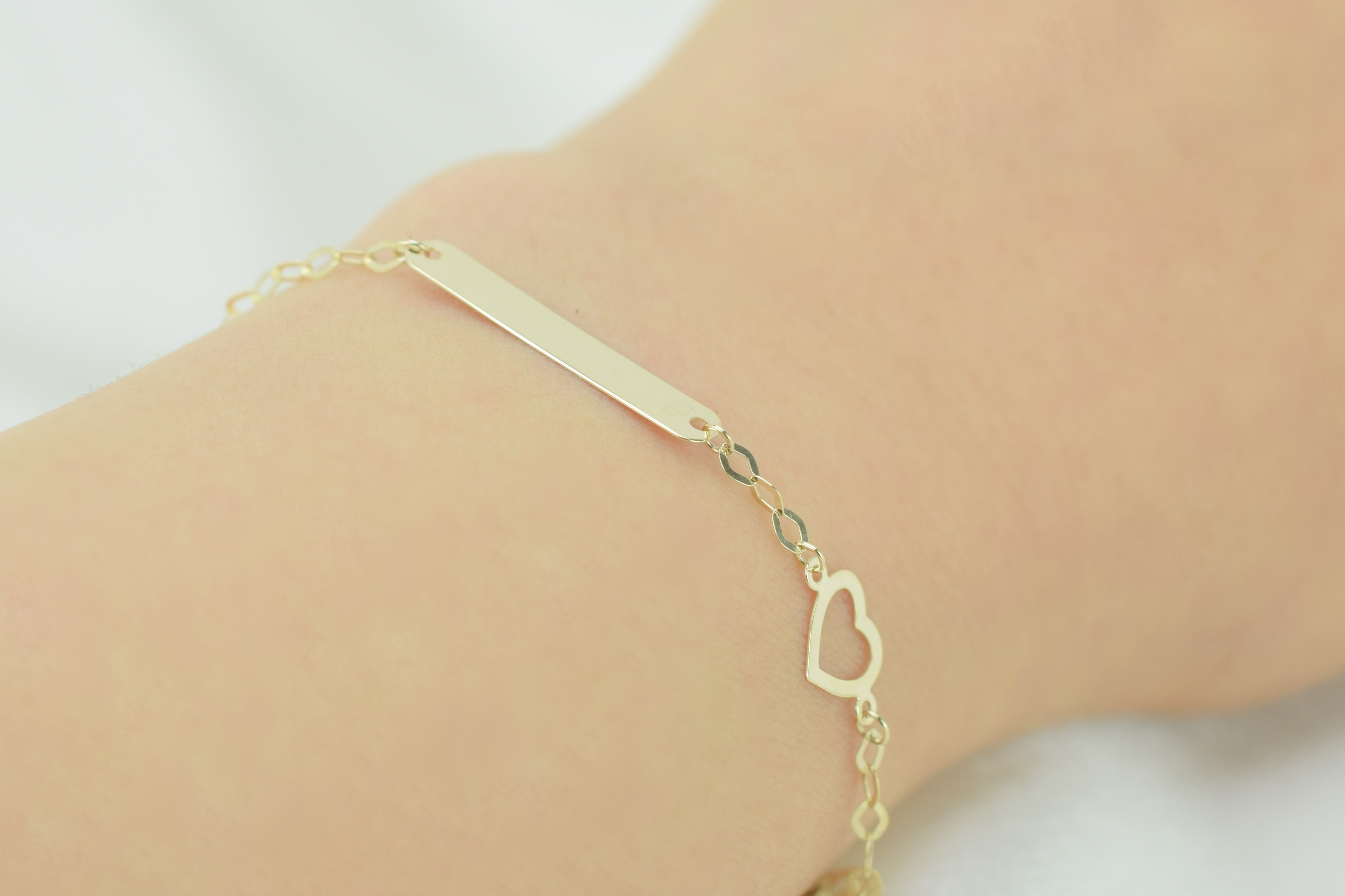 Graveerarmband kinderen, kinder armband goud, 14k gouden armband baby, armband hartje goud, schakelarmband voor kinderen, kinder armbanden met naamplaatje, kinder moeder armband, kinder sieraden, gouden kinder armbanden 14k